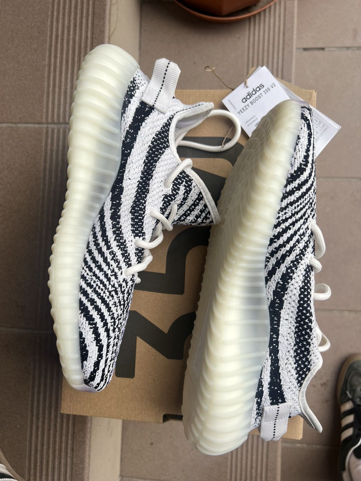 Kanye West Yeezy Sply 350 V2 Zebra 2023 Size US 9 / EU 42 - 4 Thumbnail