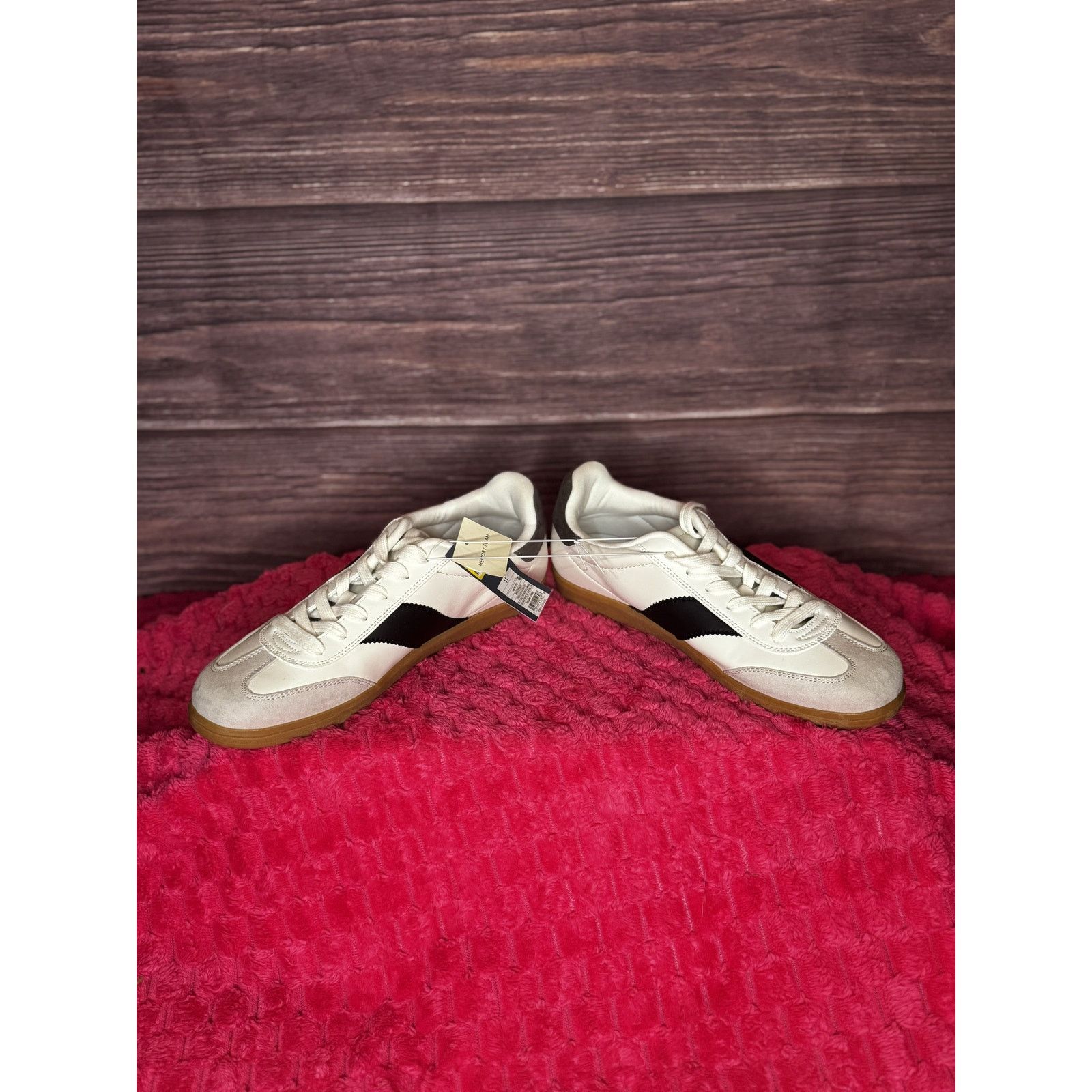Target Basics Universal Thread Women's Size 11 Sneakers w/ Memory Foam Size US 11 / IT 41 - 4 Thumbnail