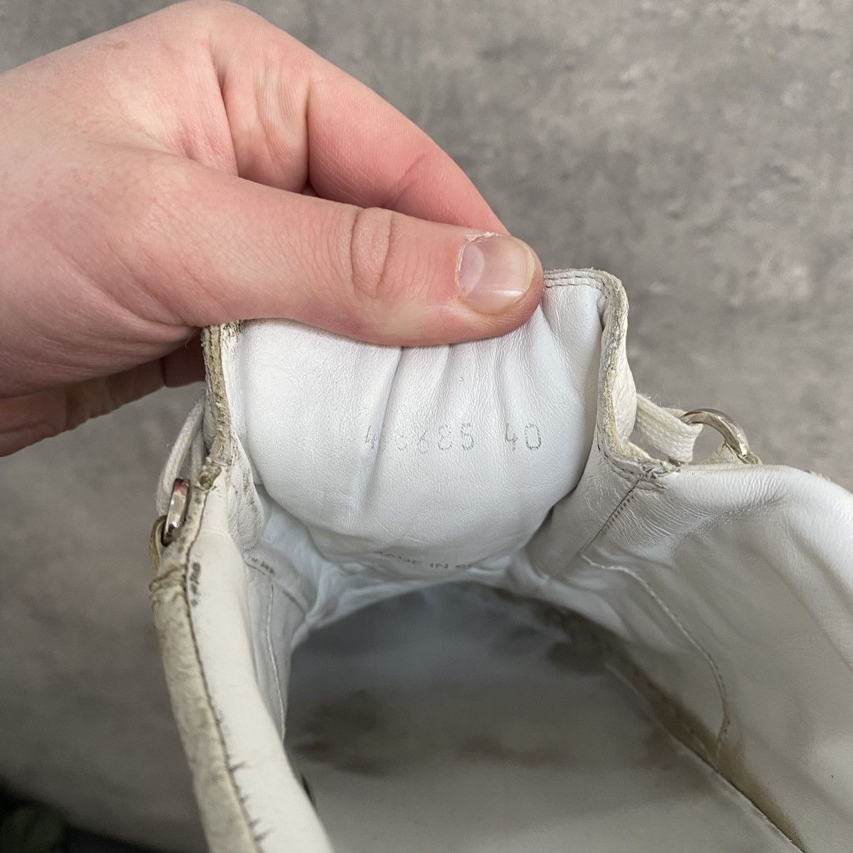 Balenciaga Balenciaga Arena Low White Cracked Leather Sneakers Size US 7 / EU 40 - 10 Thumbnail