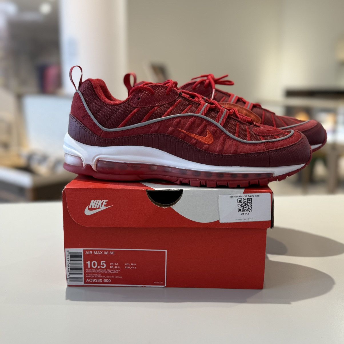 Nike Nike Air Max 98 Triple Red Size US 10.5 / EU 43-44 - 7 Thumbnail