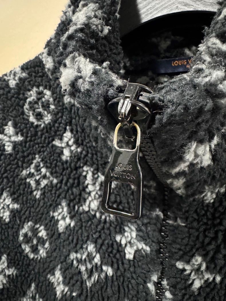 Louis Vuitton Louis Vuitton Black teddy full logo jacket Size US S / EU 44-46 / 1 - 3 Thumbnail