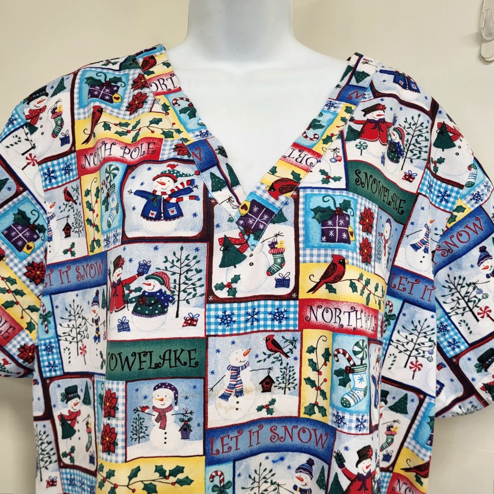 Poler Christmas Holiday Snowman Scrub Top Let it Snow North Pole Birds Women XL Scrub Wear Multi-Color Cotton Medical Size XL / US 12-14 / IT 48-50 - 5 Thumbnail