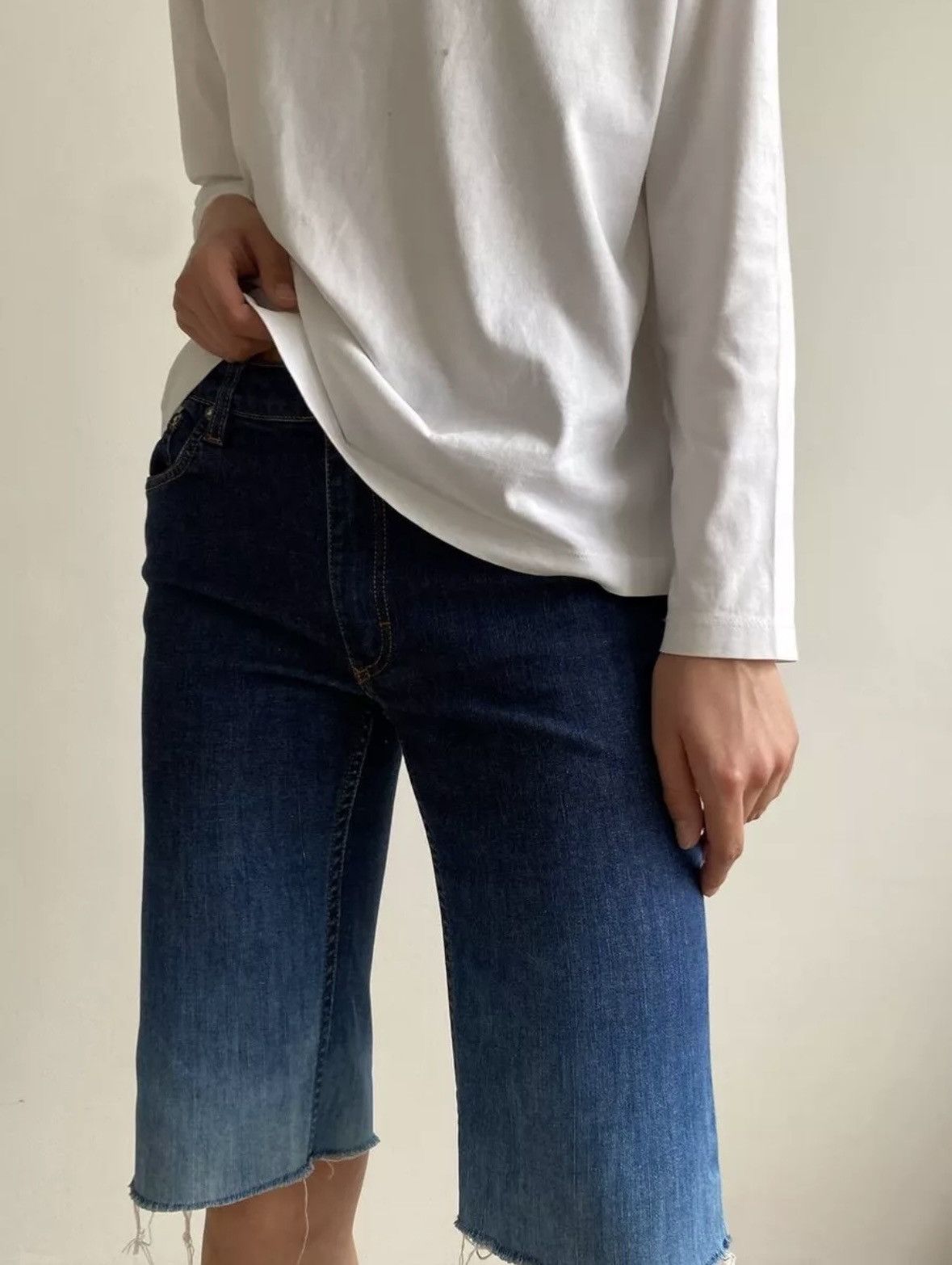 Acne Studios ACNE STUDIOS WOMEN SHORTS FLEX DEGRADE RAW LOW RISE 28/32 Size 28" / US 6 / IT 42 - 8 Thumbnail