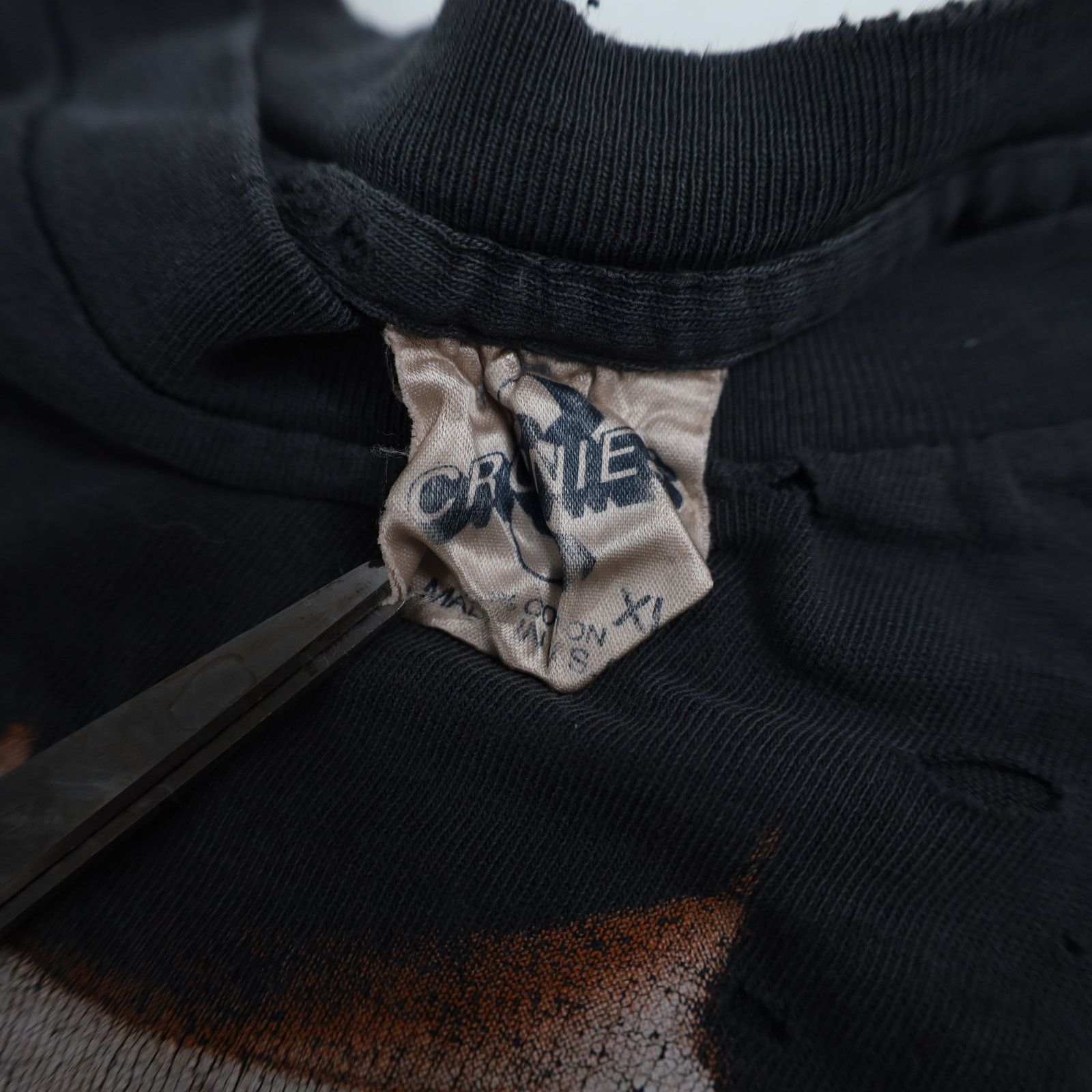 Band Tees × Vintage Distressed Vintage 1997 Elvis in Concert Band Tee Size US L / EU 52-54 / 3 - 8 Thumbnail