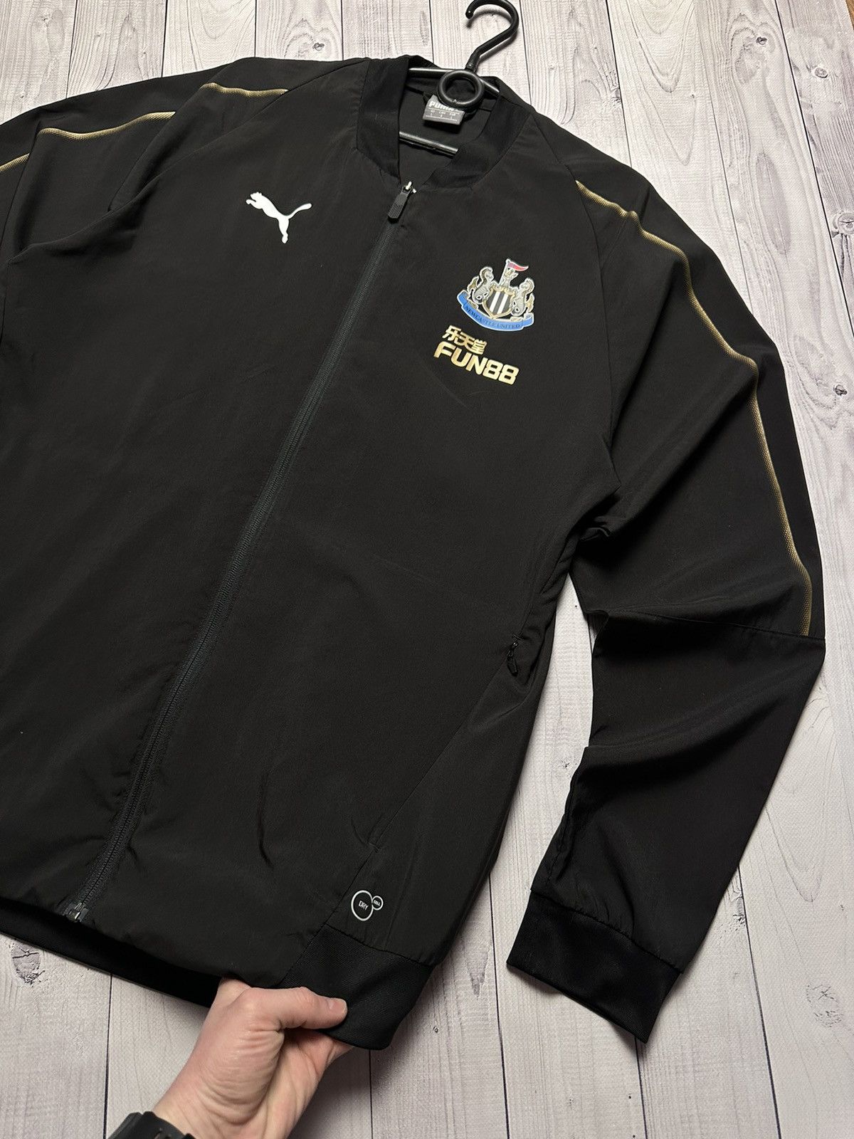 Puma × Vintage Vintage puma New Castle United soccer jacket size L logo Size US L / EU 52-54 / 3 - 3 Thumbnail