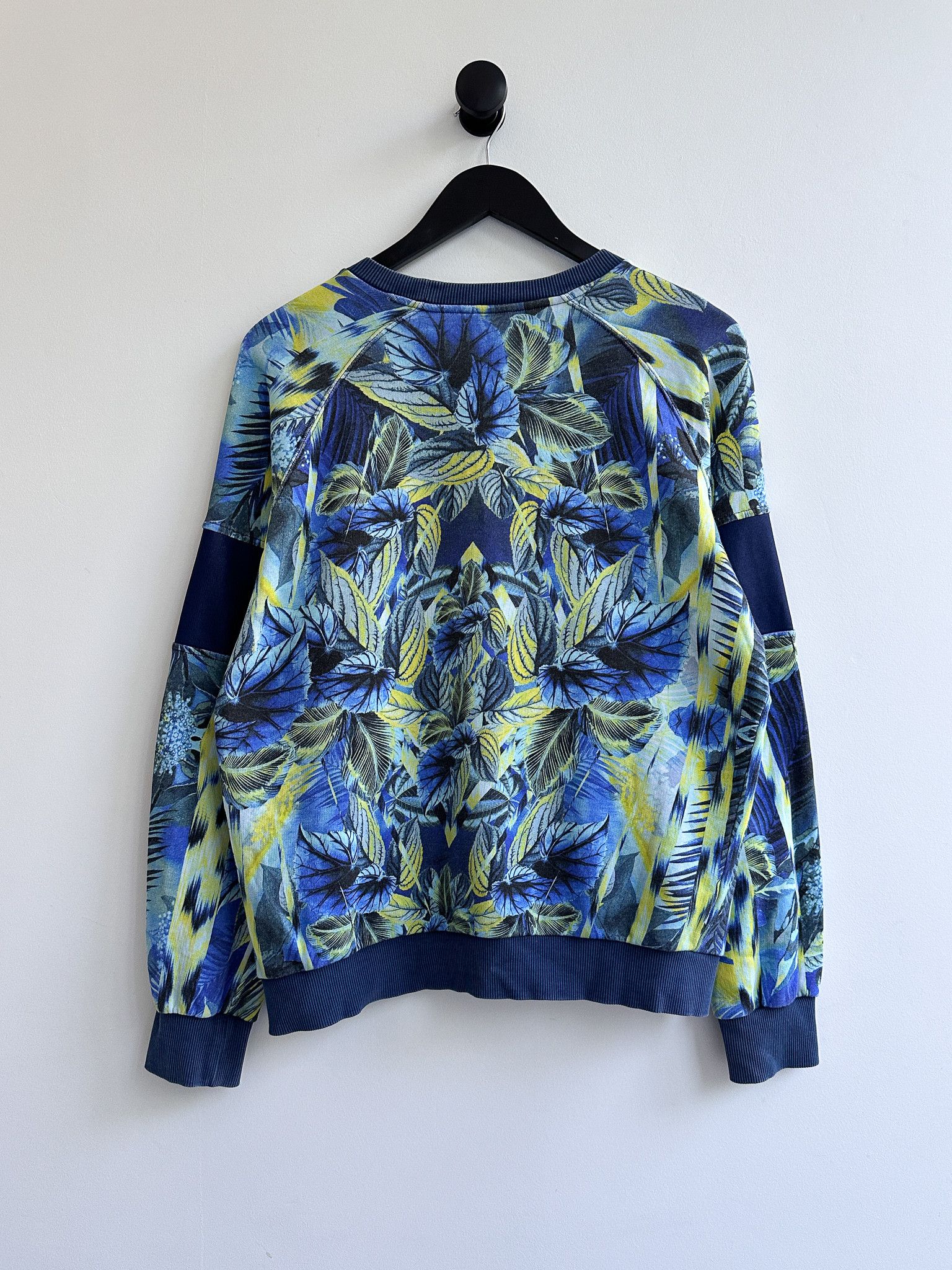 Just Cavalli Roberto Cavalli Flowers Printed Sweatshirt Size US M / EU 48-50 / 2 - 2 Thumbnail