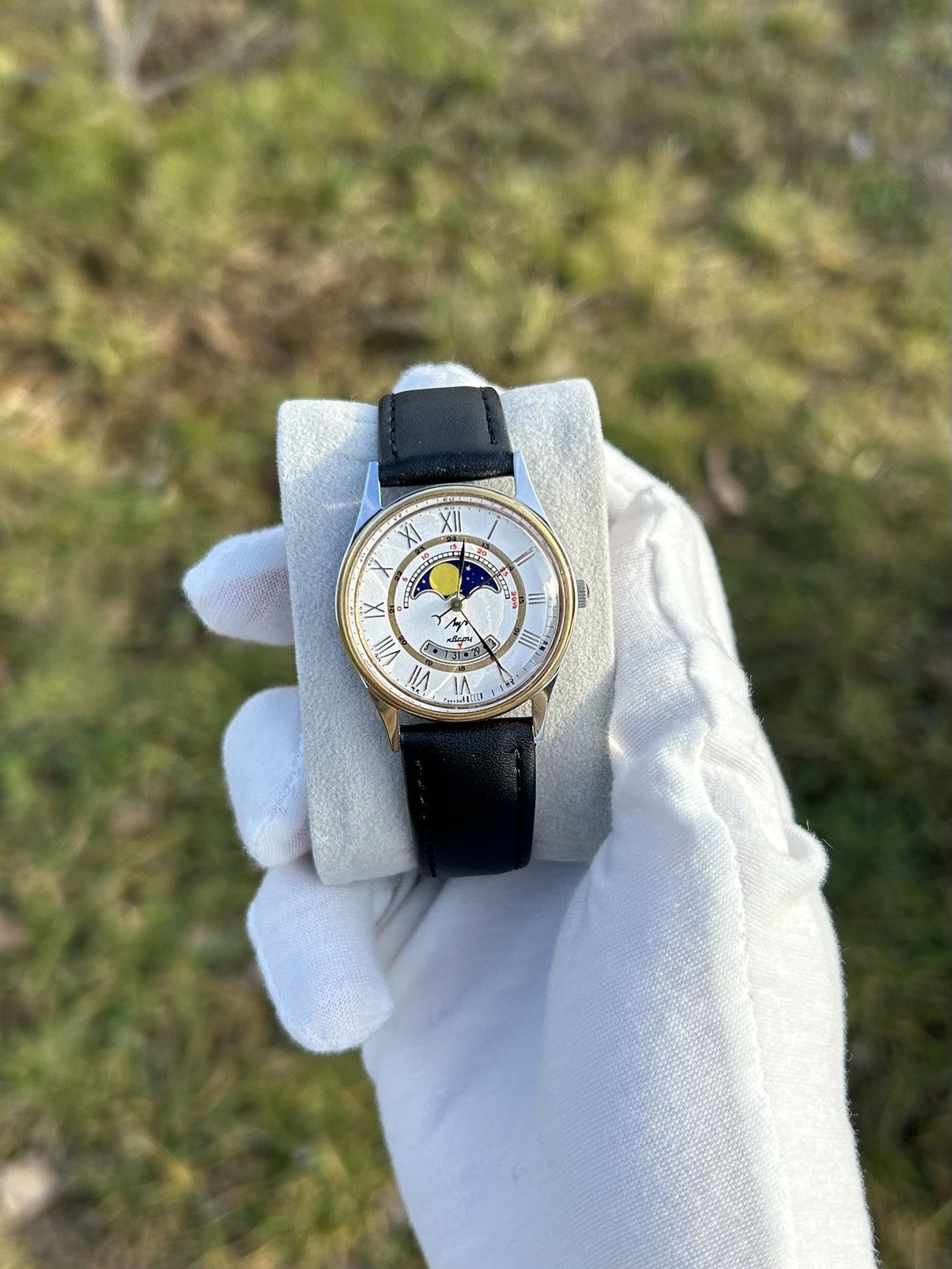 Vintage Watch Luch Moon Calendar Soviet Ussr Quartz 1980S, Men's