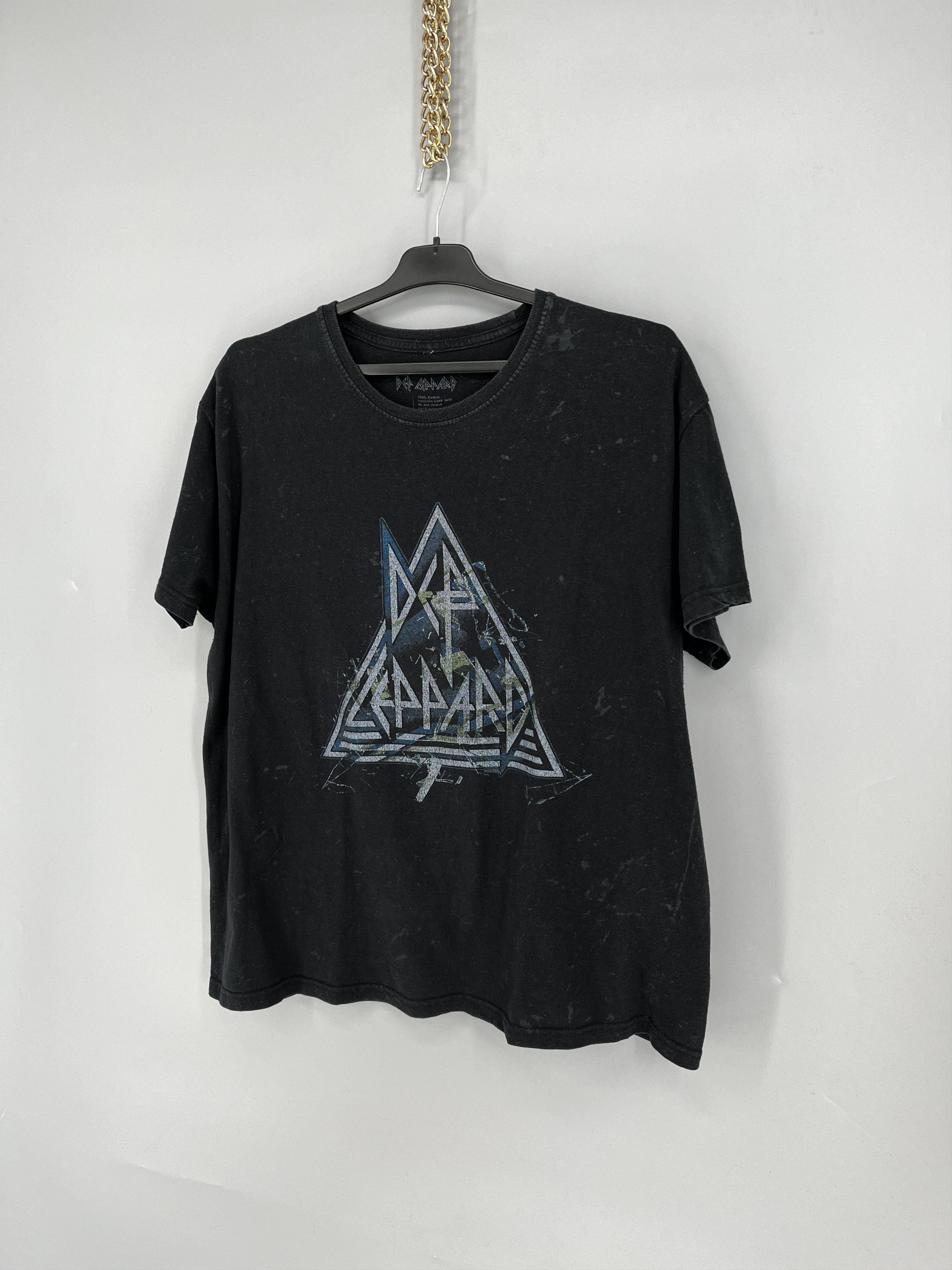 Band Tees Vintage Y2K Def Leppard Band Tee Size L Size US L / EU 52-54 / 3 - 3 Thumbnail