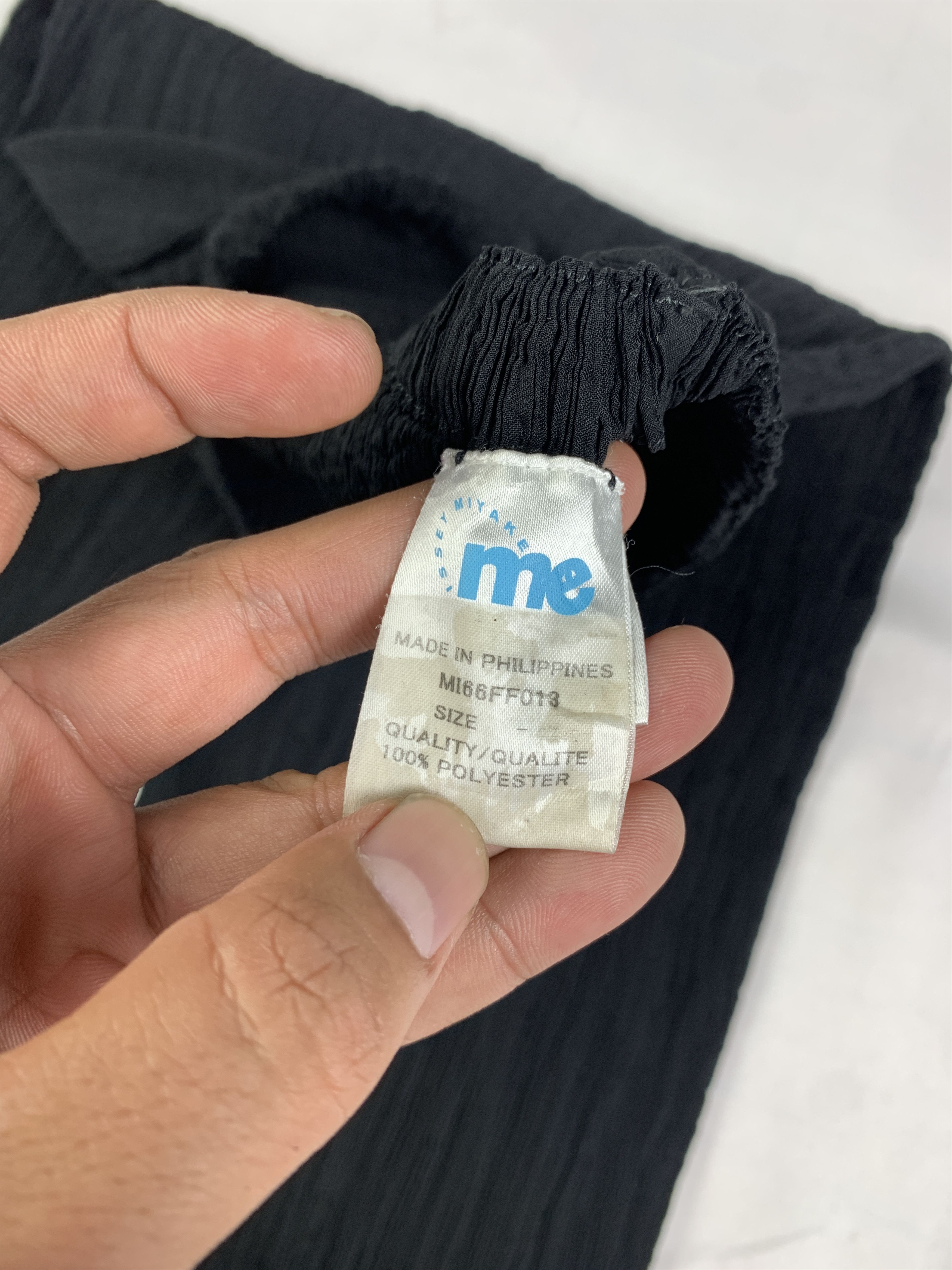 Issey Miyake 2000s me by Issey Miyake Black Pleated Pants (S) Size 26" / US 2 / IT 38 - 4 Thumbnail