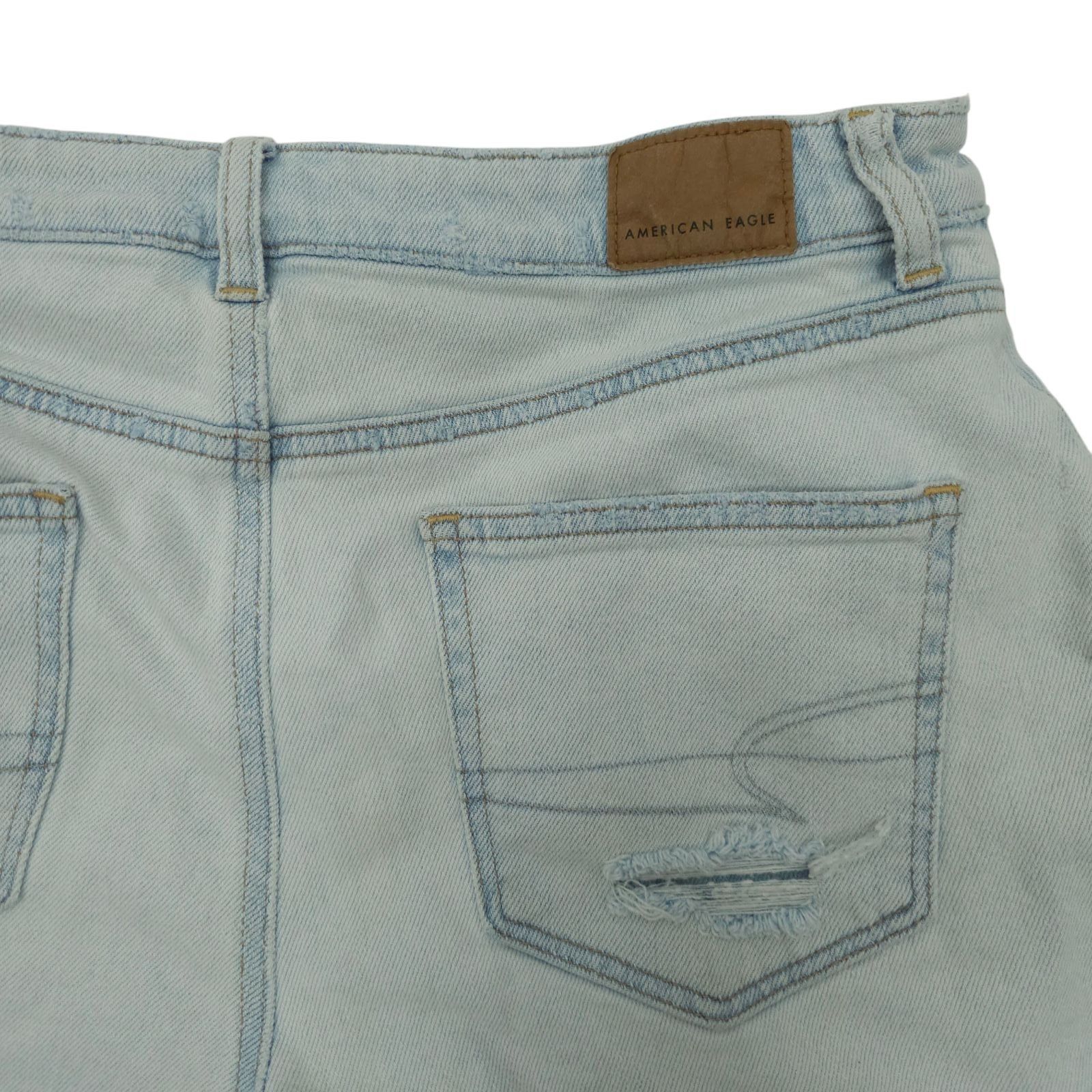 American Eagle Outfitters American Eagle Mom Shorts Size 10 Light Wash Distressed Size 32" / US 10 / IT 46 - 16 Thumbnail