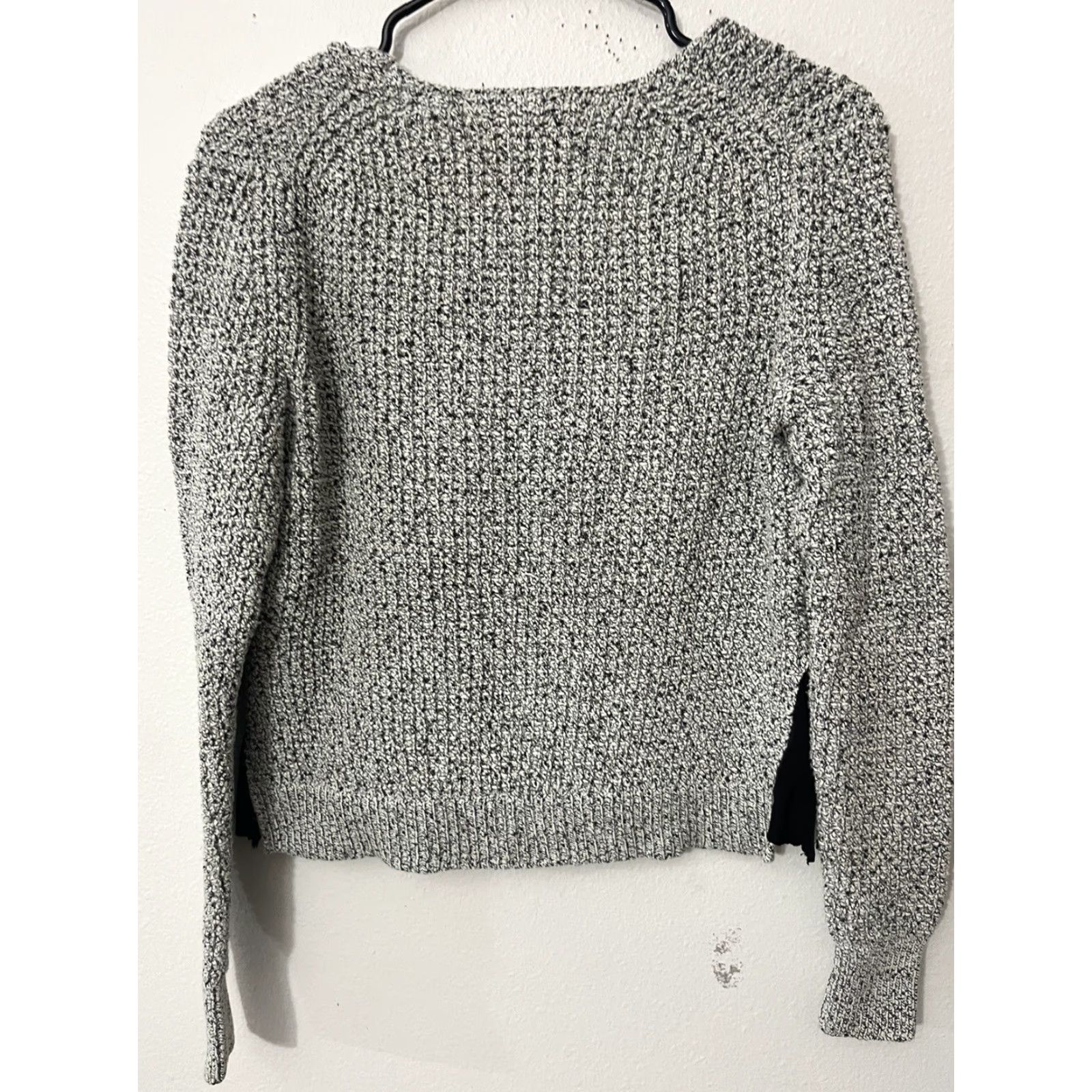 Banana Republic Banana Republic Womens Sweater Loose Knit V Neck Line White Gray Black Small Size S / US 4 / IT 40 - 2 Thumbnail