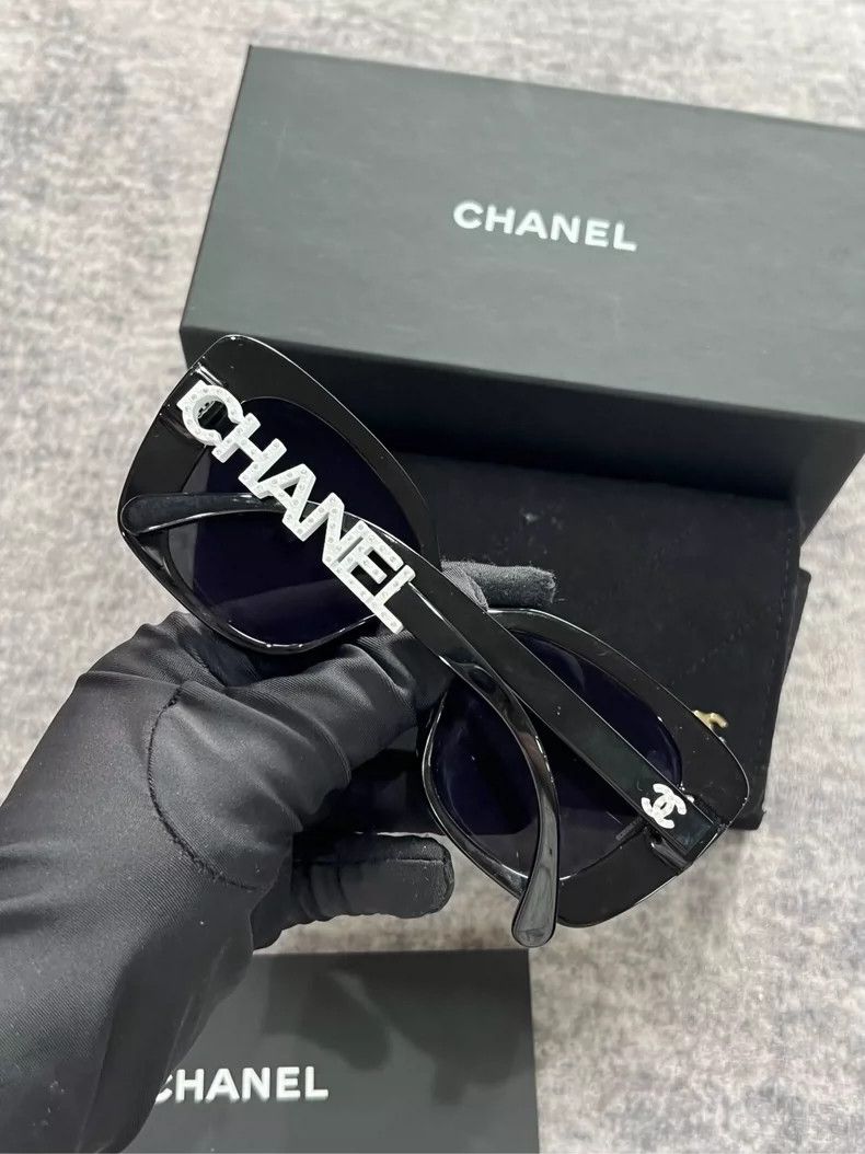 Chanel Chanel Black and white side rhinestone slogan sunglasses Size ONE SIZE - 3 Thumbnail