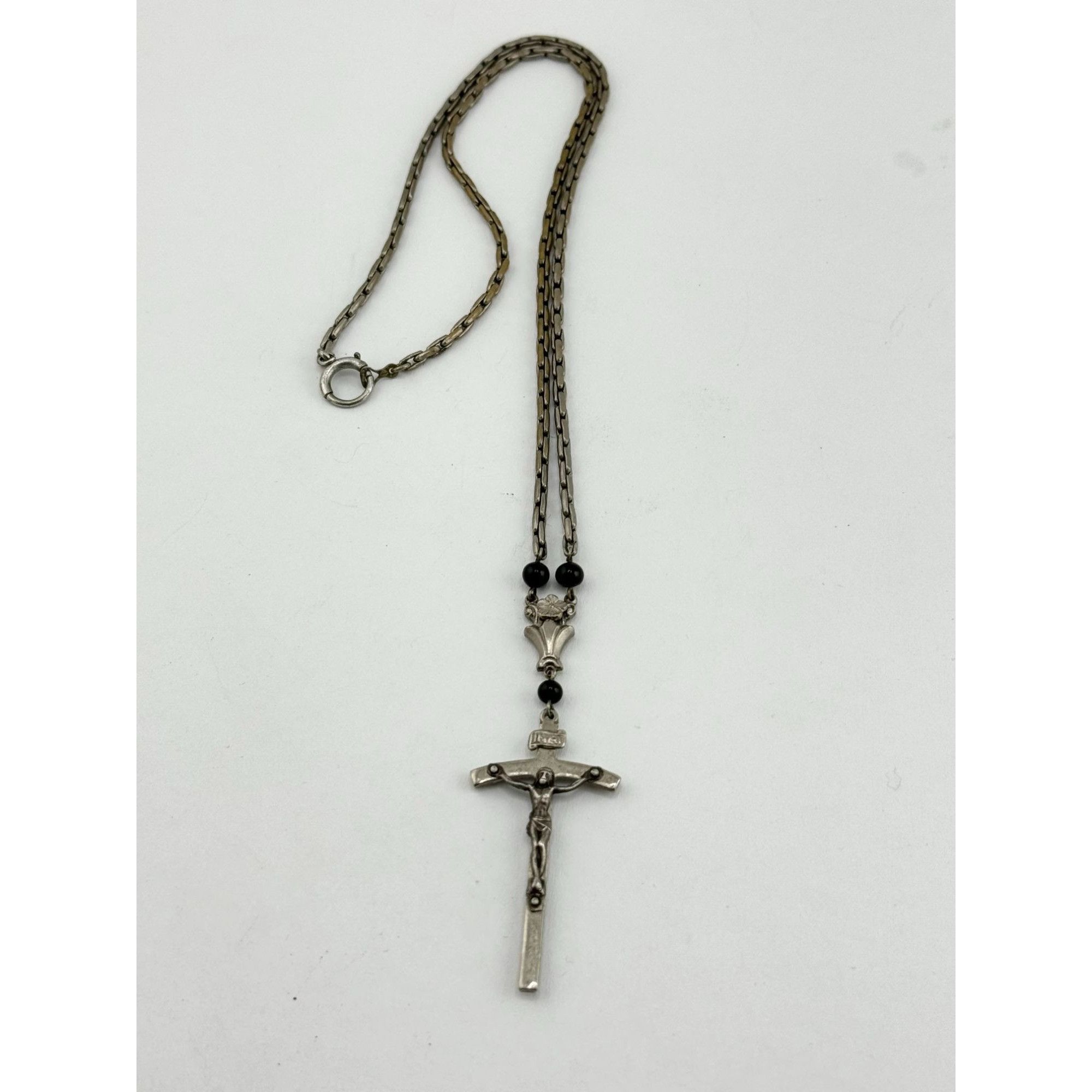 Vintage Vintage black glass silver crucifix cross necklace Size ONE SIZE - 3 Thumbnail