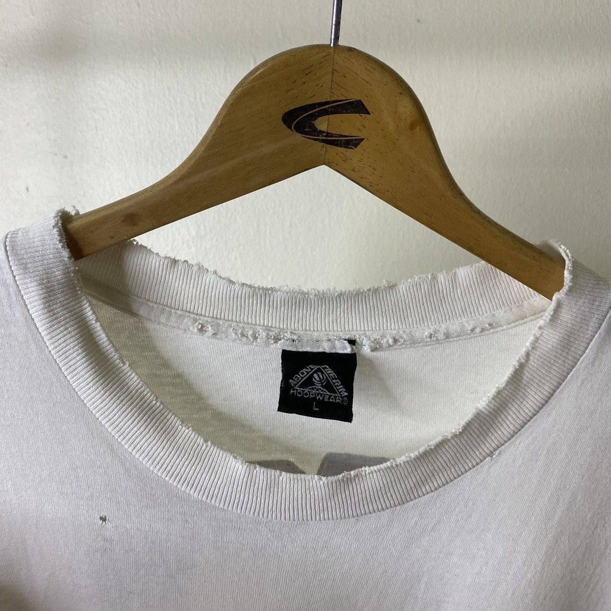 Above the Rim Vintage 1990s Above The Rim Hoopswear Reebok Distressed Tee Size US L / EU 52-54 / 3 - 11 Thumbnail