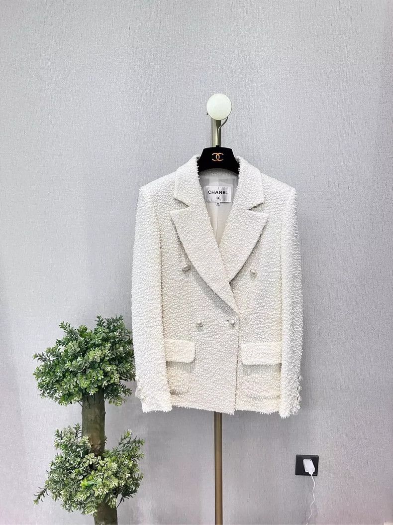 Chanel Chanel Cruise series white pearl buckle suit jacket Size XXS / US 00 / IT 34 - 1 Thumbnail