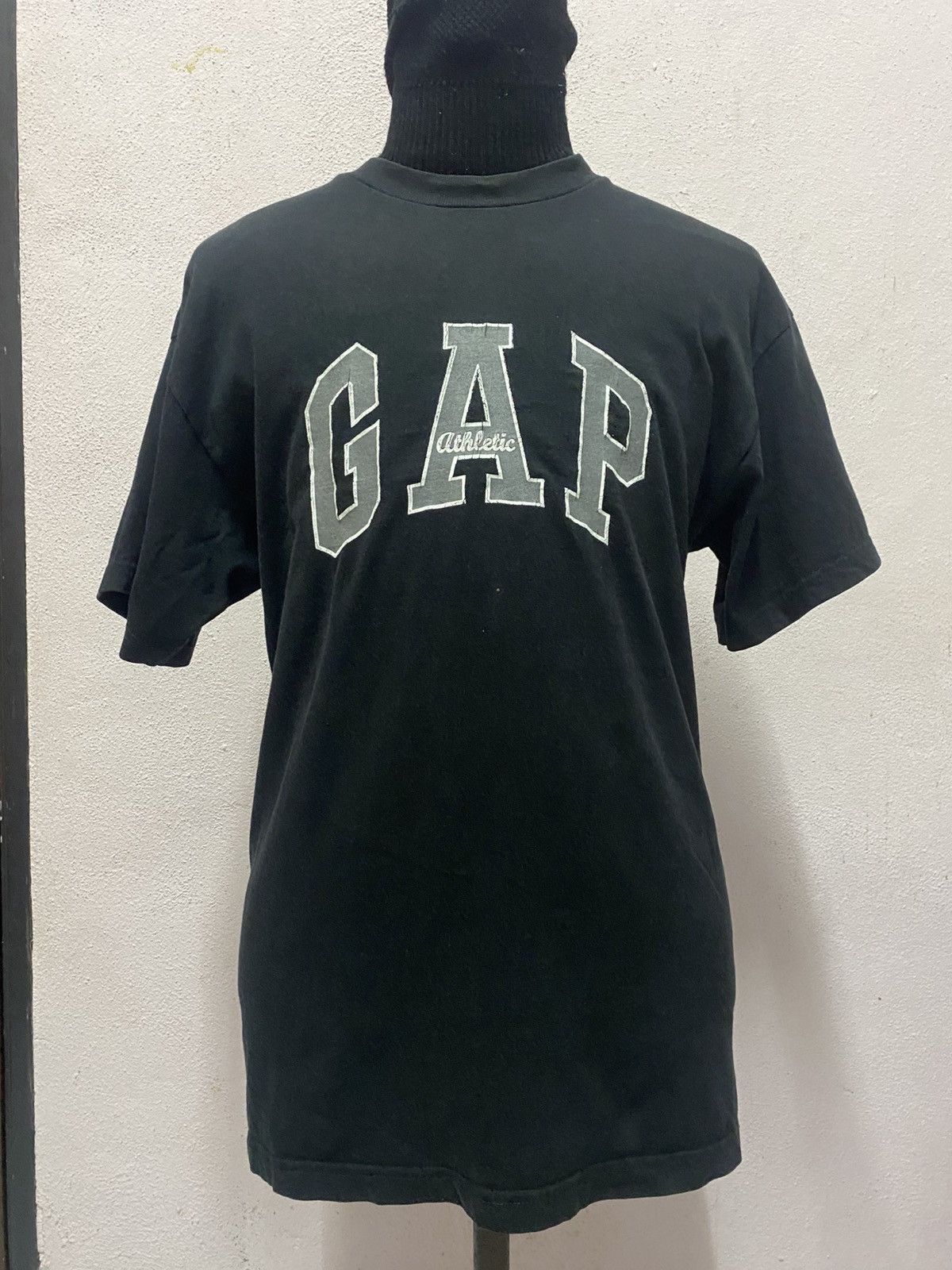 Gap Vintage GAP Athletic Logo Spell Out T-shirt Size US S / EU 44-46 / 1 - 1 Thumbnail
