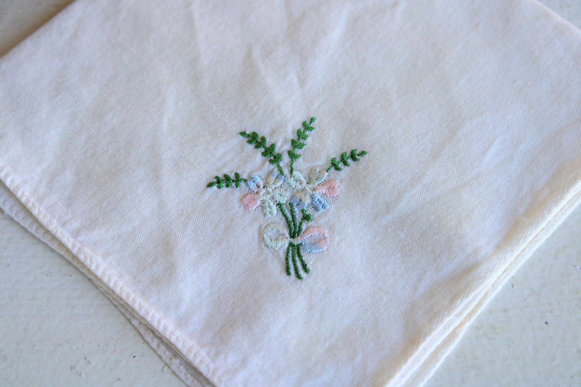 Vintage Vintage 1950s Handkerchief, White Cotton With Pink And Blue Size ONE SIZE - 4 Thumbnail