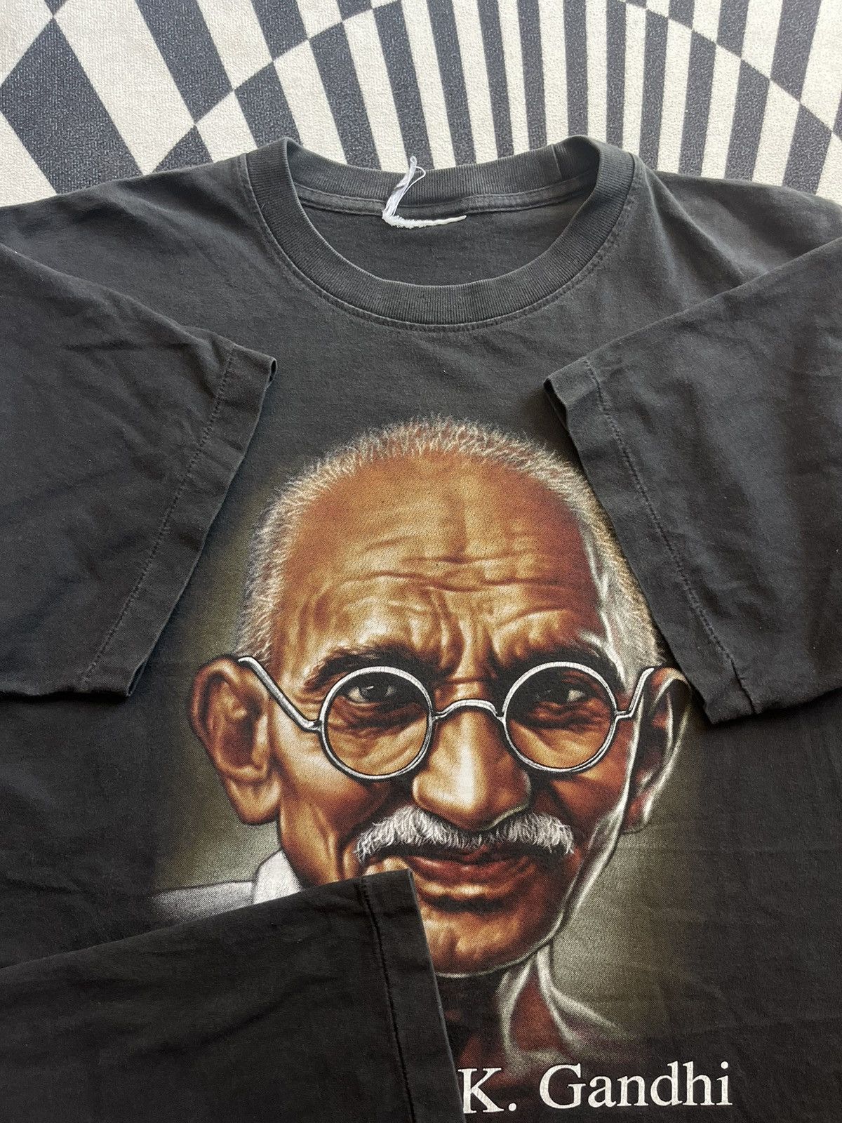 Arts & Science Vintage Mohandas K. Mahatma Gandhi Big Face 90’s Tshirt Size US XL / EU 56 / 4 - 7 Thumbnail