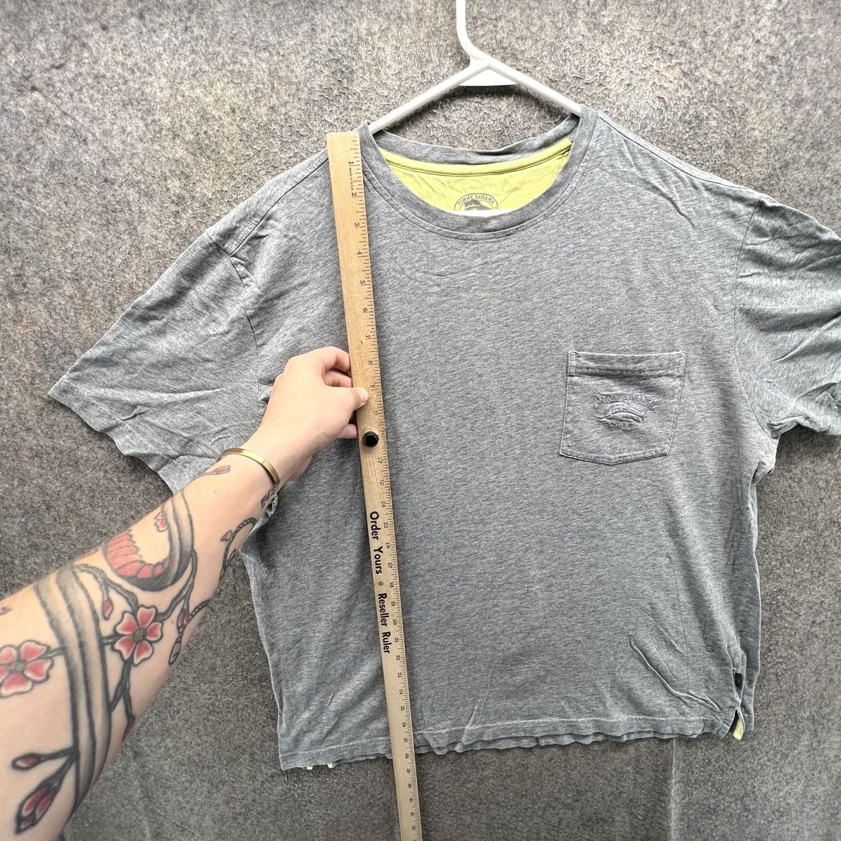 Tommy Bahama VINTAGE Tommy Bahama Shirt Mens Large Gray Pima Cotton Pocket Tee Cerveza Pacifico Size US L / EU 52-54 / 3 - 5 Thumbnail