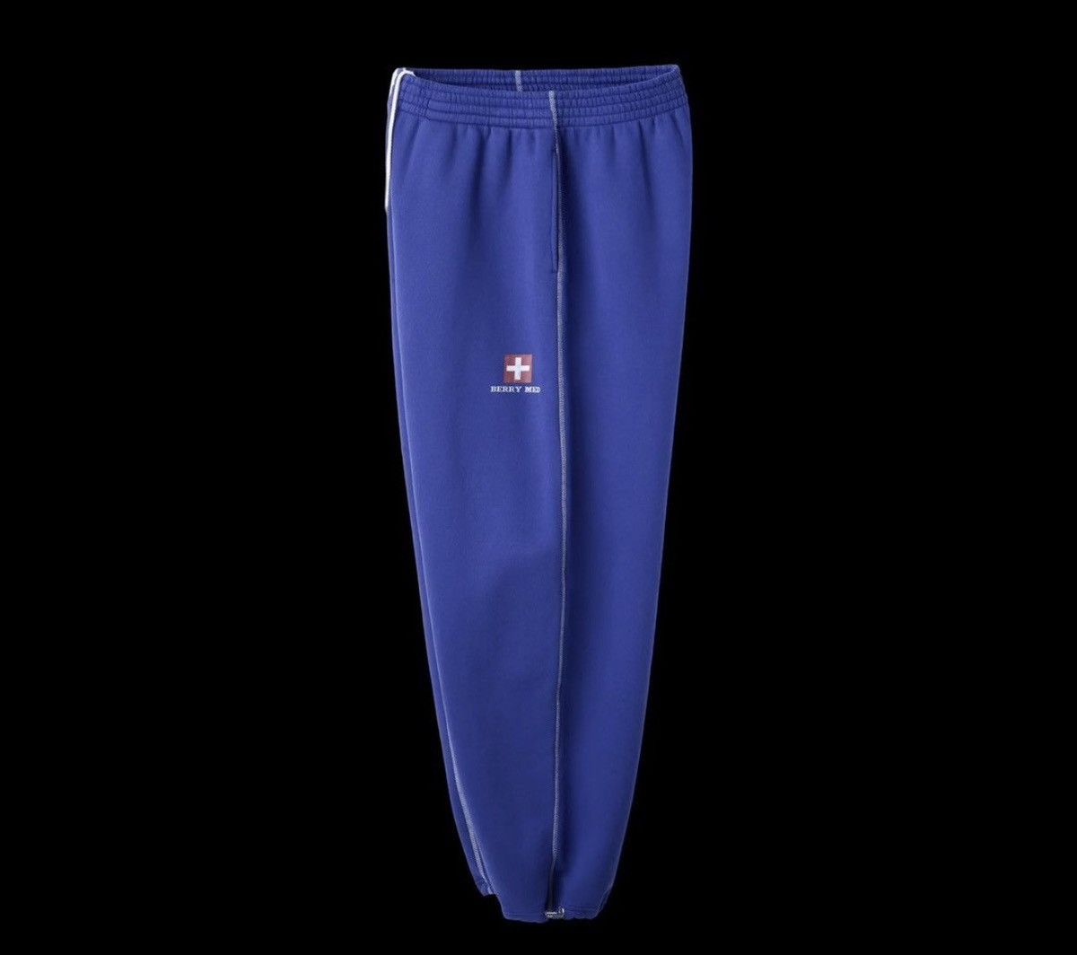 The GV Gallery The GV Gallery Berry Med Sweats Size US 36 / EU 52 - 2 Thumbnail