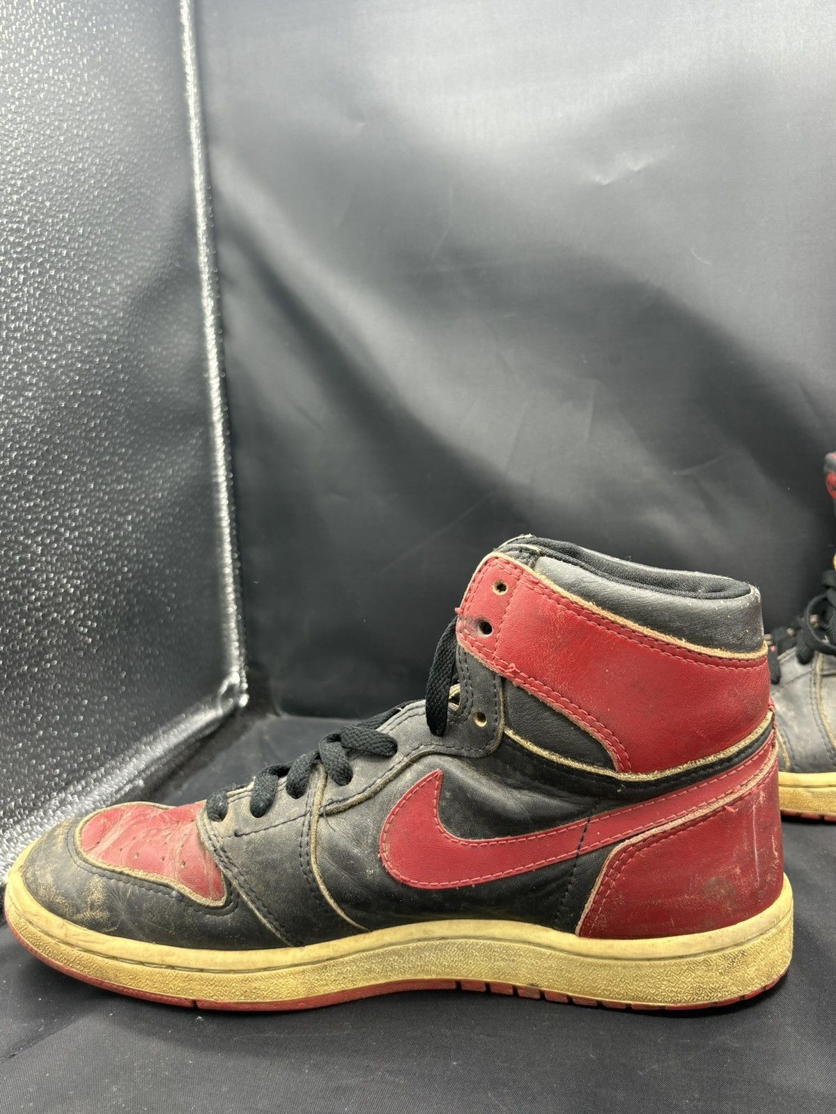 Jordan Brand 1985 Original Nike Air Jordan 1 Black Red BANNED (OFFER) Size US 9 / EU 42 - 13 Thumbnail