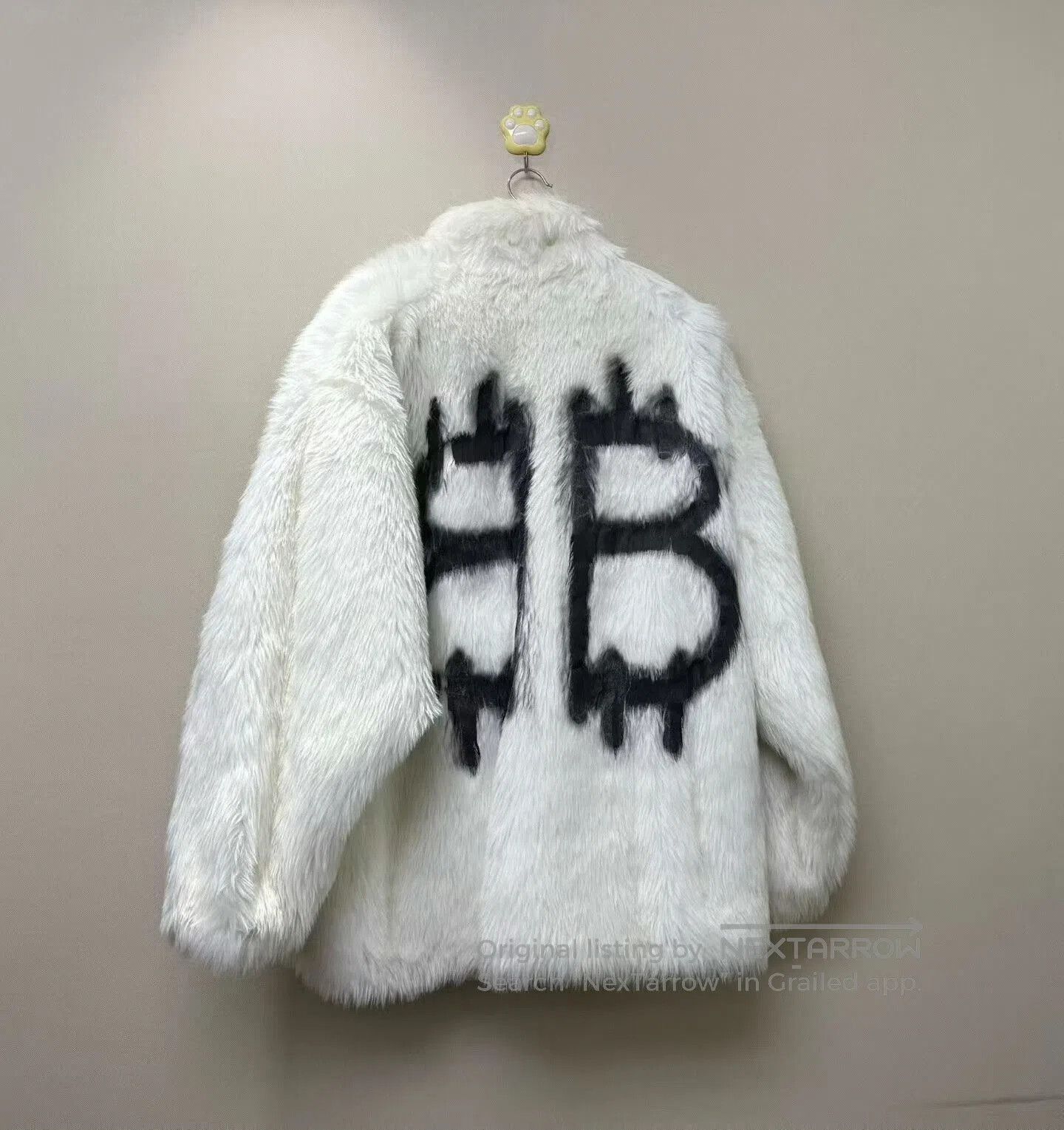 Balenciaga Balenciaga BB White Back Logo Fur Jacket. Size XXS / US 00 / IT 34 - 4 Thumbnail