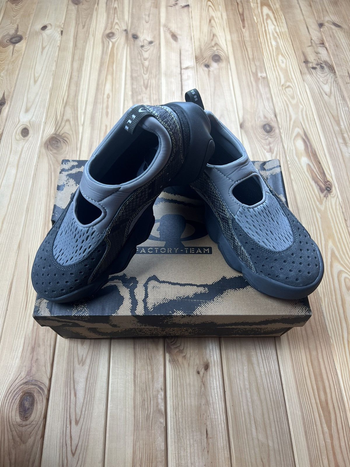 Brain Dead × Oakley New Oakley x Brain Dead Python Flash Sandal Size US 9 / EU 42 - 1 Thumbnail