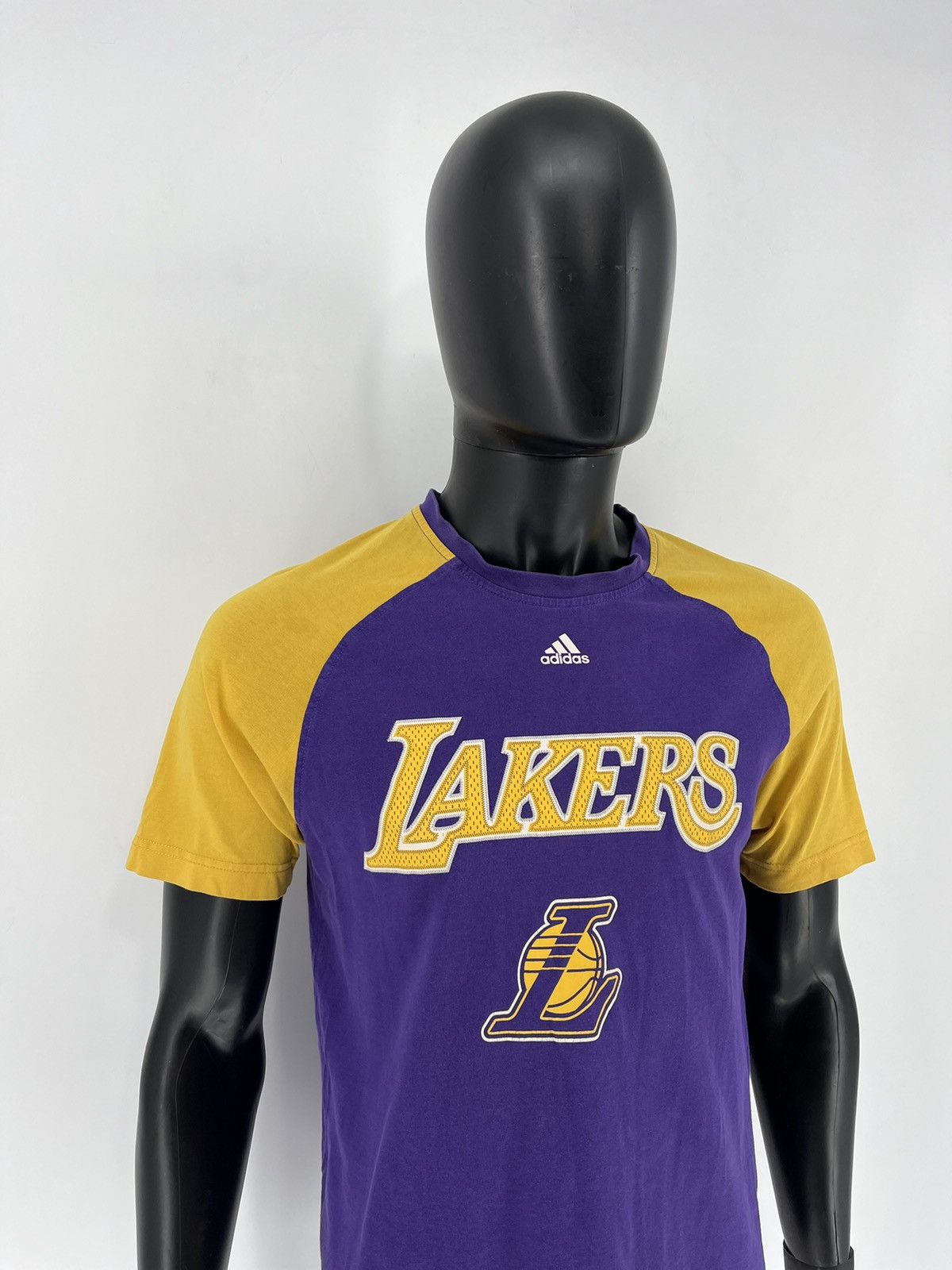 Adidas 🔷Vintage Adidas L.A. Lakers Kobe Bryant #24 T-shirt🔷 Size US M / EU 48-50 / 2 - 3 Thumbnail