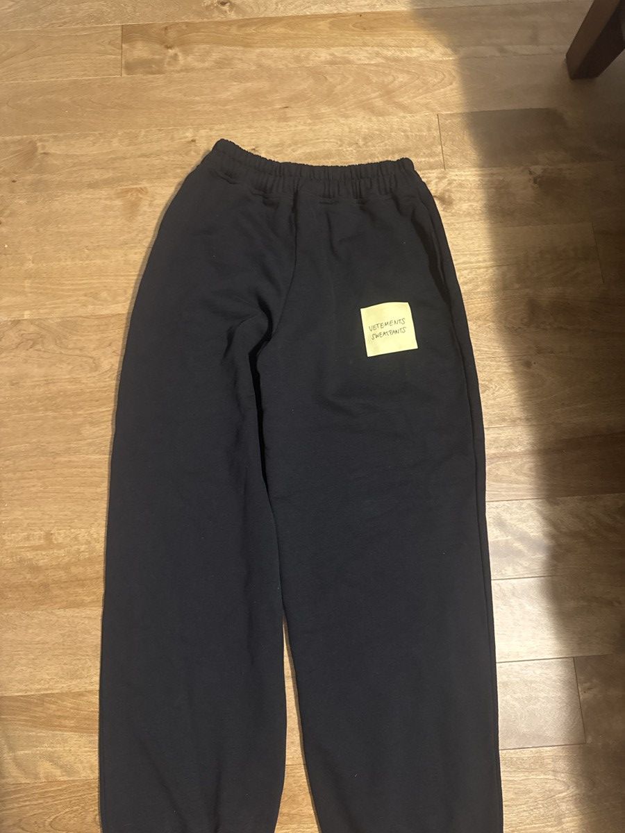 Vetements Vetements Sweatpants Black XS Sticky Note Size US 30 / EU 46 - 1 Thumbnail