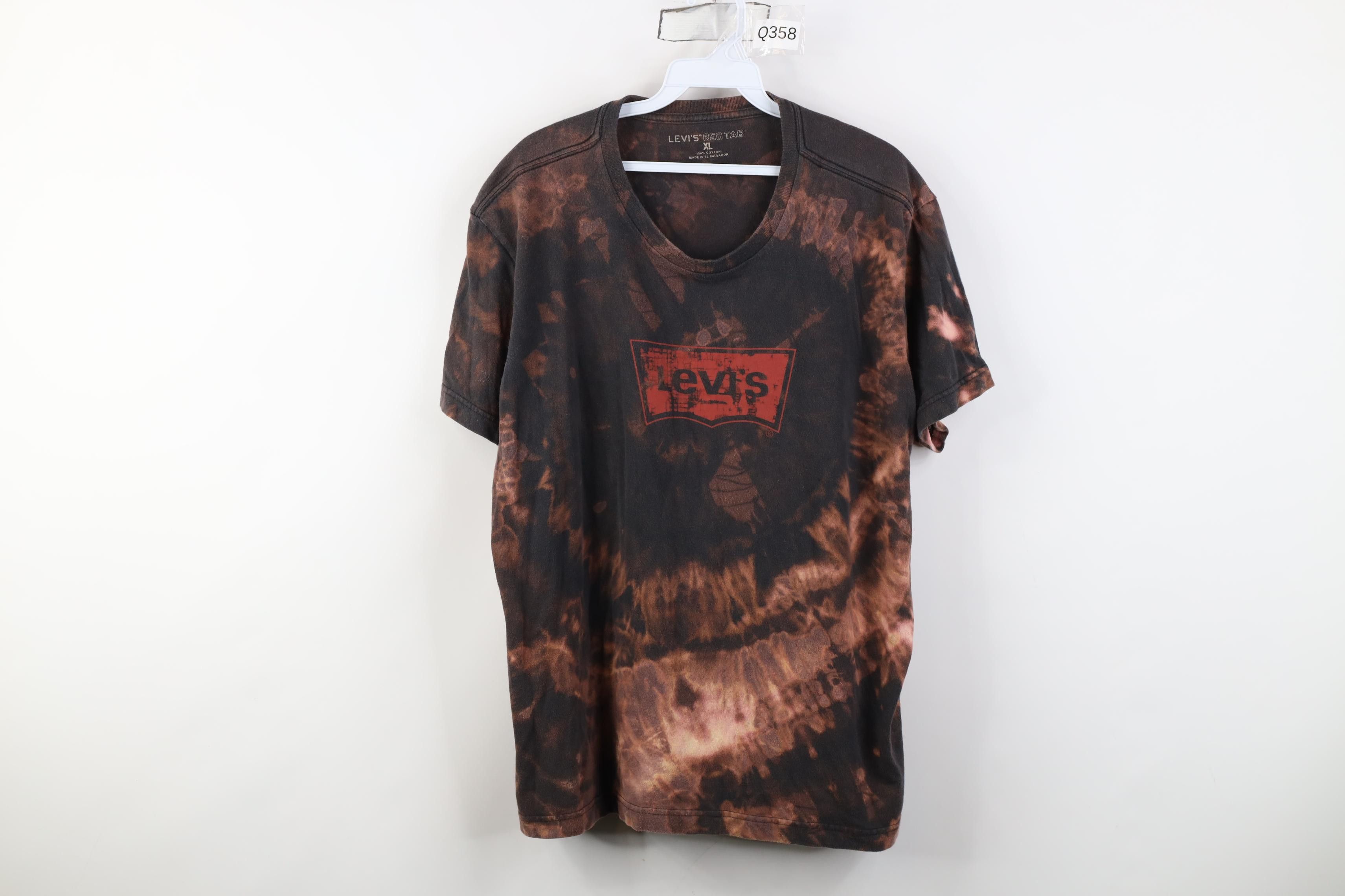 Levi's Vintage Y2K Levi's Center Logo Acid Wash T-Shirt Trippy Size US XL / EU 56 / 4 - 1 Thumbnail