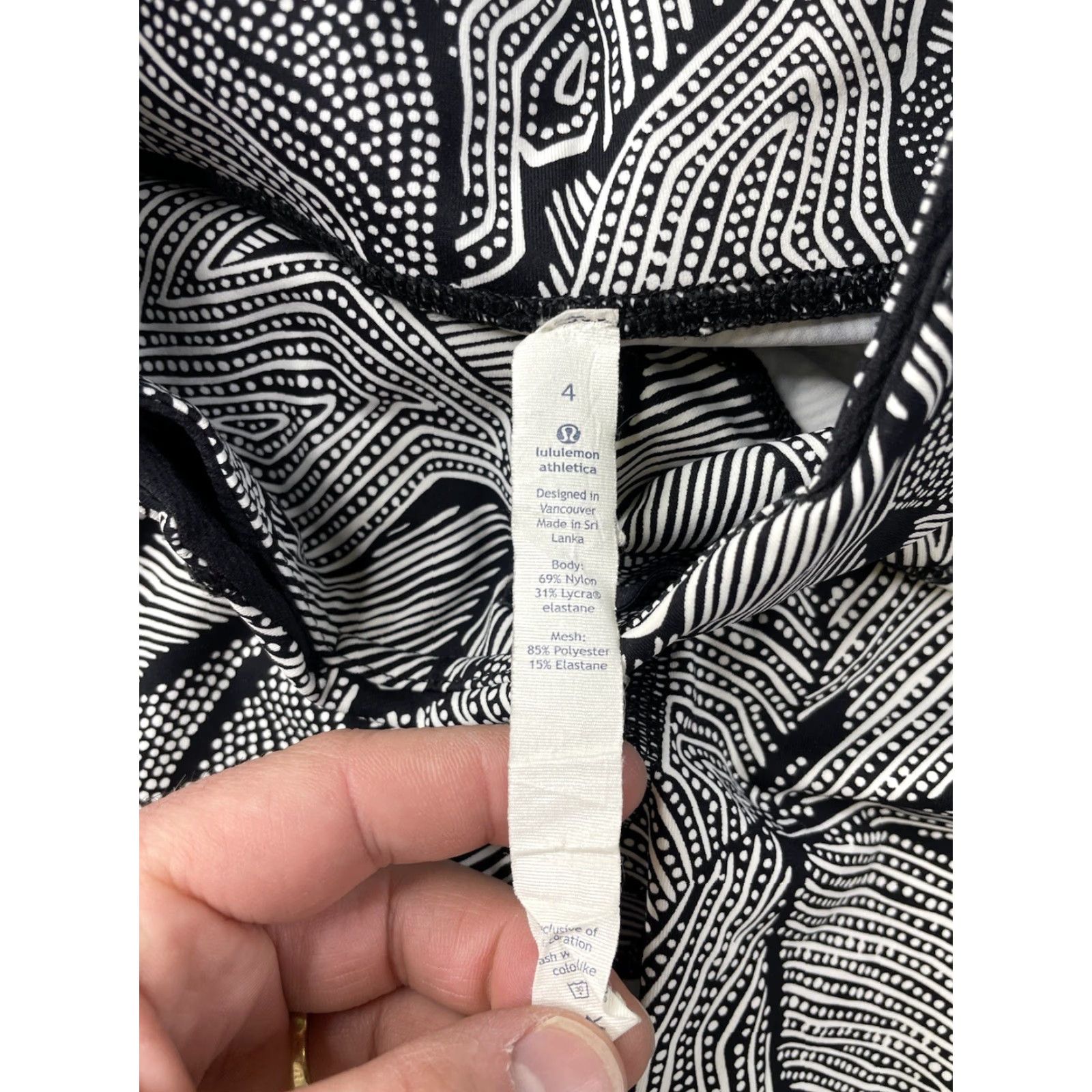 Lululemon Lululemon Womens Leggings Size 4 Goal Crusher 7/8 Tight Dottie Tribe White Black Size 27" / US 4 / IT 40 - 3 Thumbnail