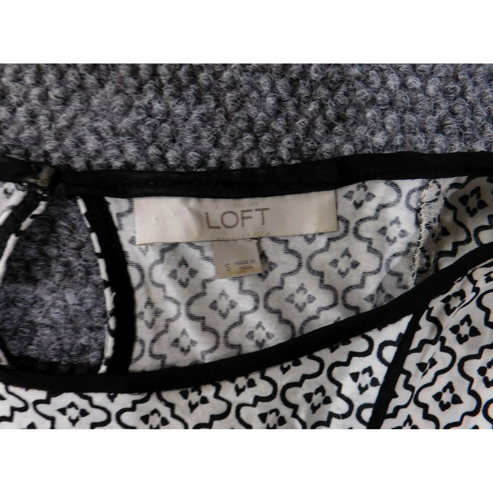 Loft LOFT Blouse Womens S White Geometric Bell Sleeve Round Neck Pullover Knit Rayon Sheer Lightweight Casual Regular Basic Short Sleeve? Size S / US 4 / IT 40 - 7 Thumbnail