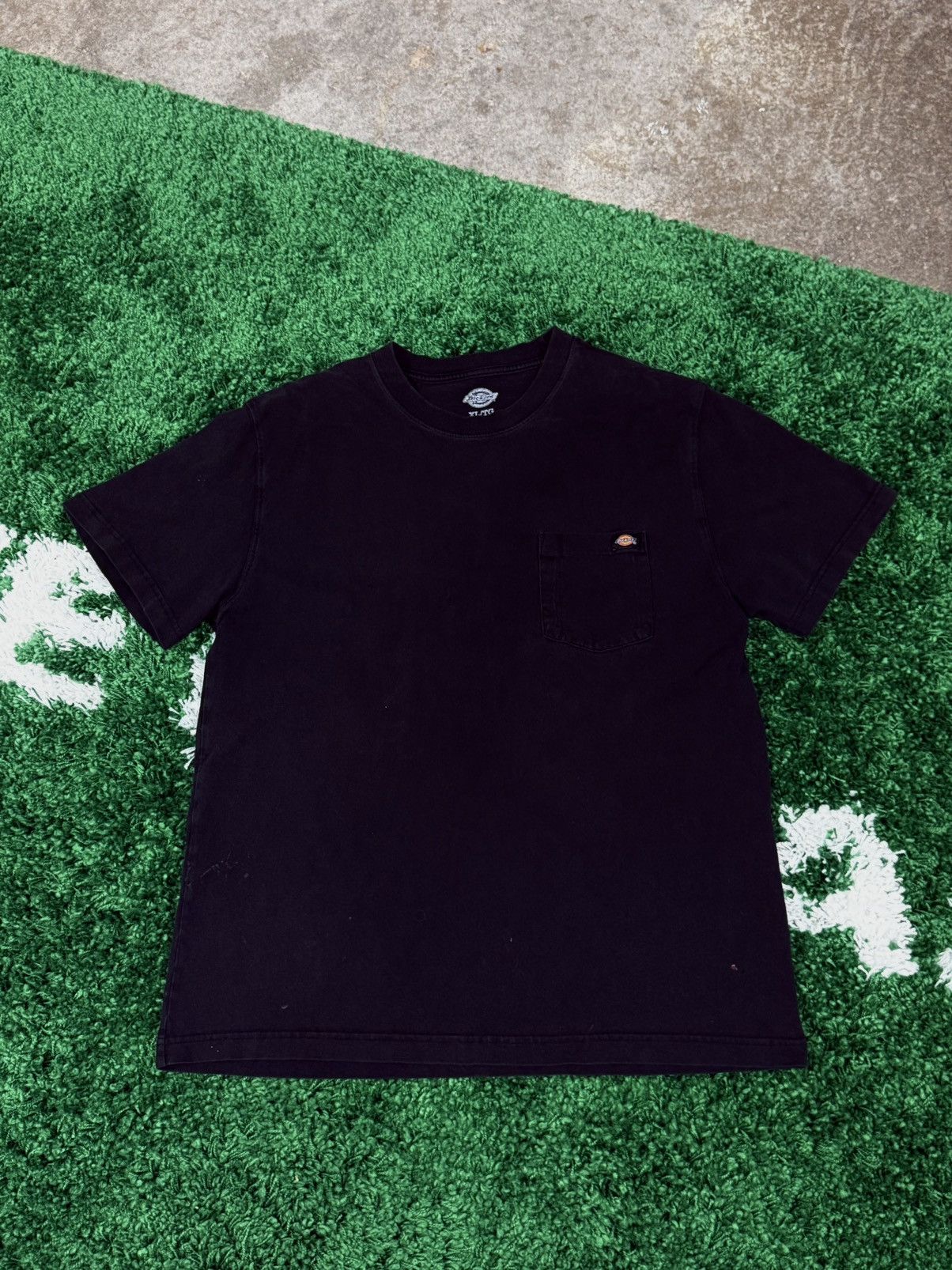 Dickies Dickies Distresssed Black Patch Logo Pocket Tee XL Size US XL / EU 56 / 4 - 1 Thumbnail