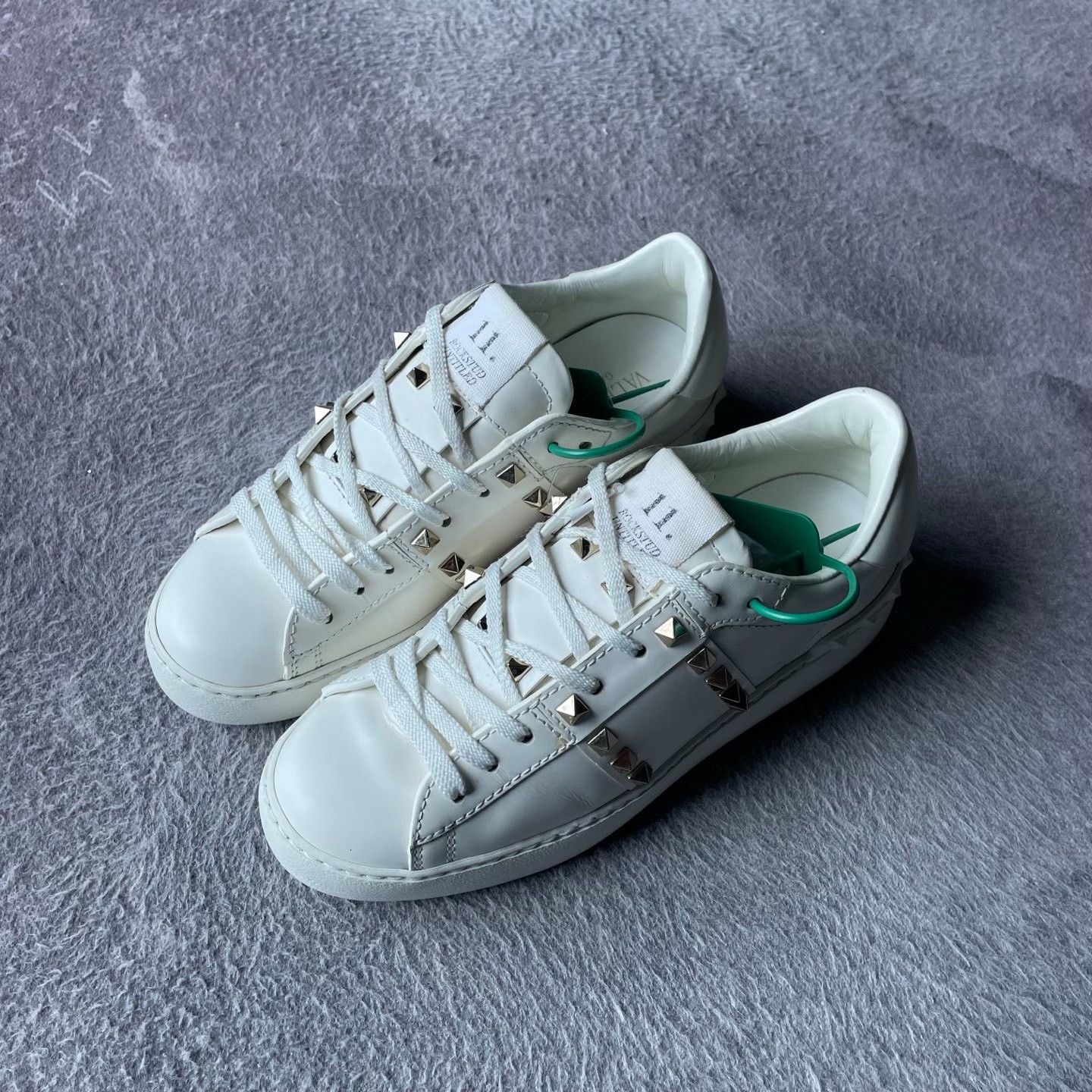 Valentino Valentino White Lowtop Sneakers S Women Size US 6 / IT 36 - 1 Thumbnail