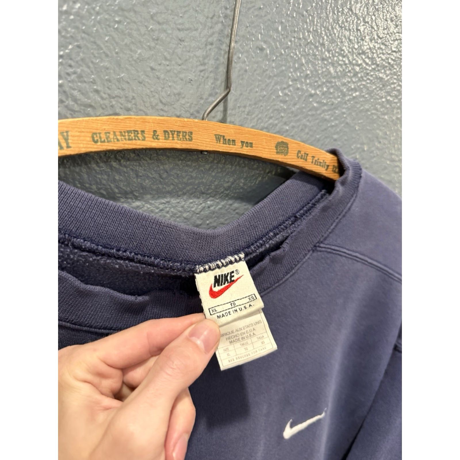 Nike VINTAGE Nike Swoosh Embroidered Blue Sweatshirt XL Mens 90s Pullover Sweatshirt Embroidered Men Blue 90s Nike Shirts Men XL Size US XL / EU 56 / 4 - 2 Thumbnail