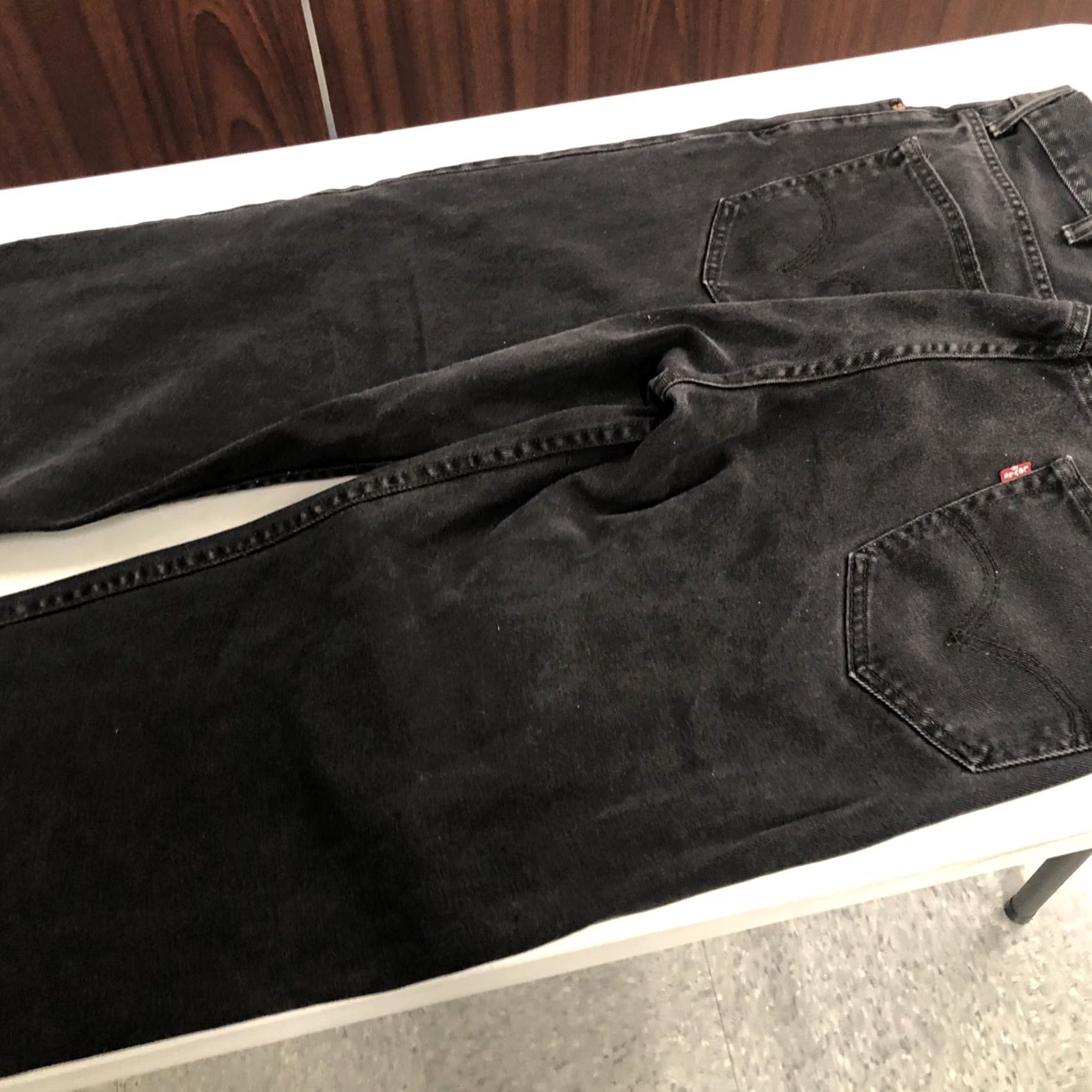 Levi's Levi's Jeans 550 37x28 Black Relaxed Straight 100% Cotton Denim Mens Regular Waist 37 Inseam 28 - Dark Wash Vintage No Size US 37 - 6 Thumbnail