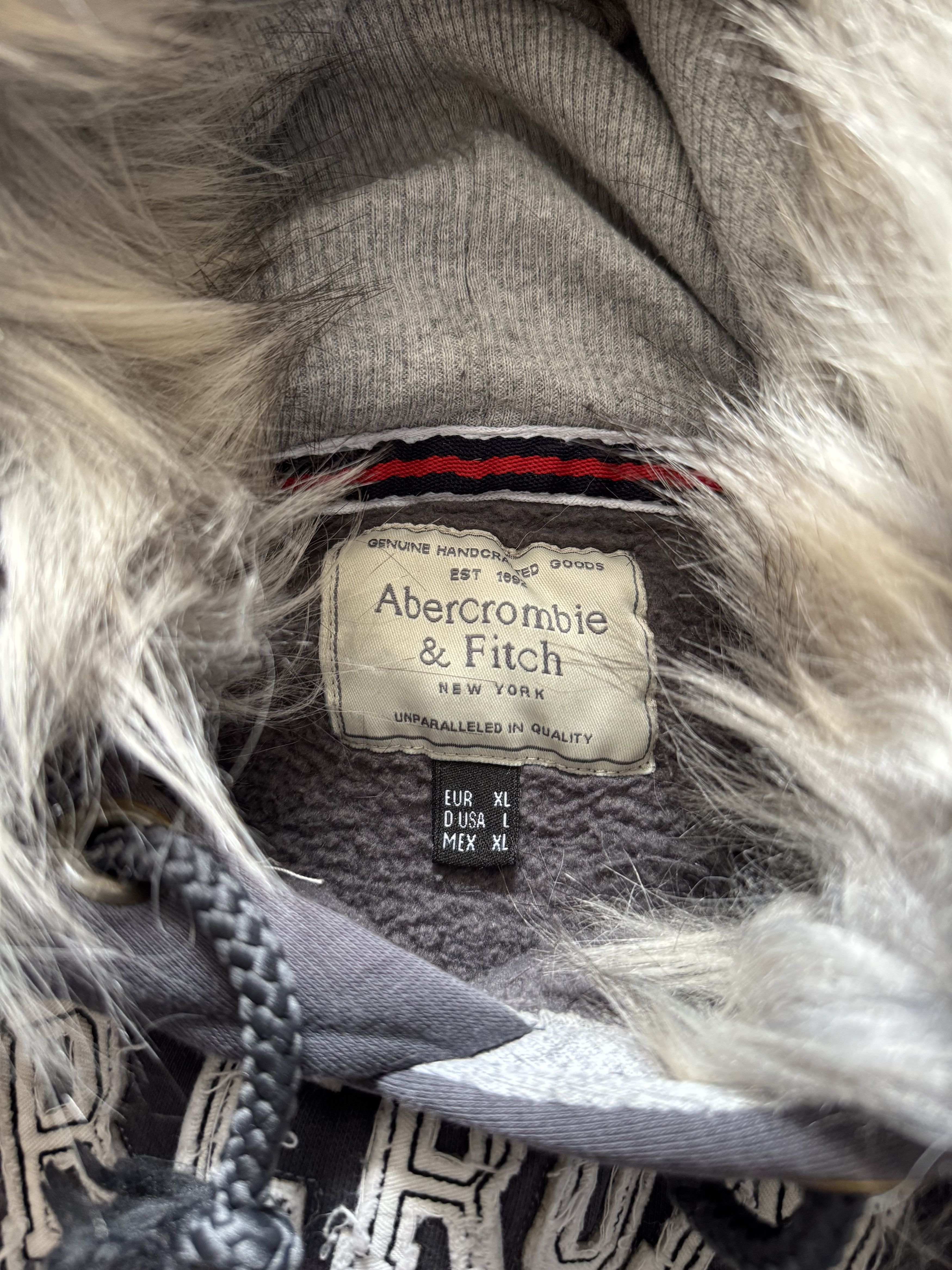 トップス 2000s Abercrombie & Fitch far jacket Y2k abercrombie cream fur zip up jacket Abercrombie - Depop
