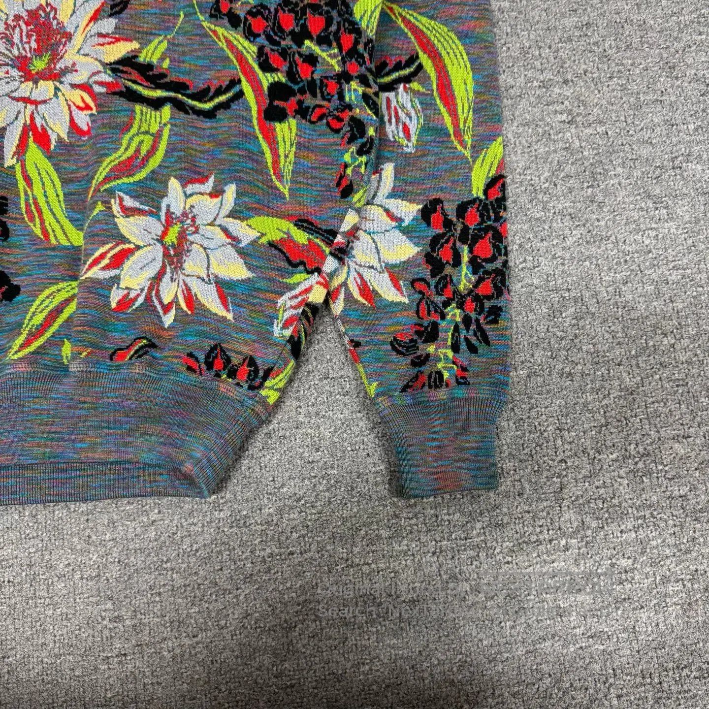 Louis Vuitton Louis Vuitton Slogan Logo Floral Wool Sweater. Size XS / US 0-2 / IT 36-38 - 2 Thumbnail