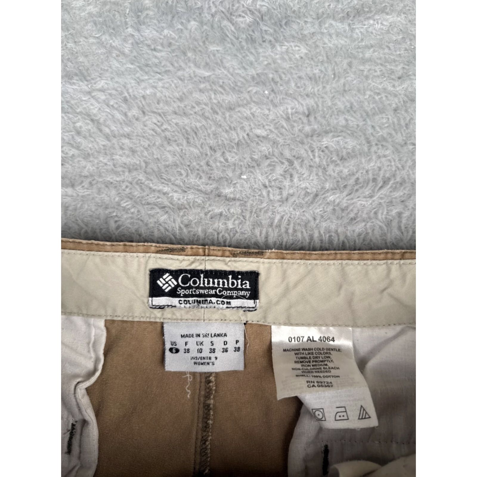 Vintage Vintage Columbia Women’s Shorts Size 6 Beige Cargo Pockets 100% Cotton Casual Hike Summer Size 28" / US 6 / IT 42 - 7 Thumbnail