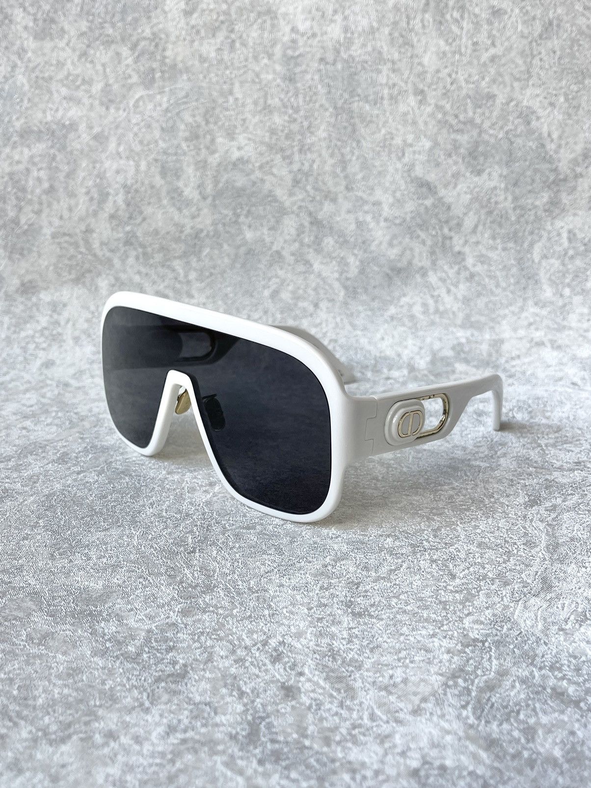 Dior Dior DiorBobbySport M1U Shield Sunglasses White Size ONE SIZE - 1 Thumbnail