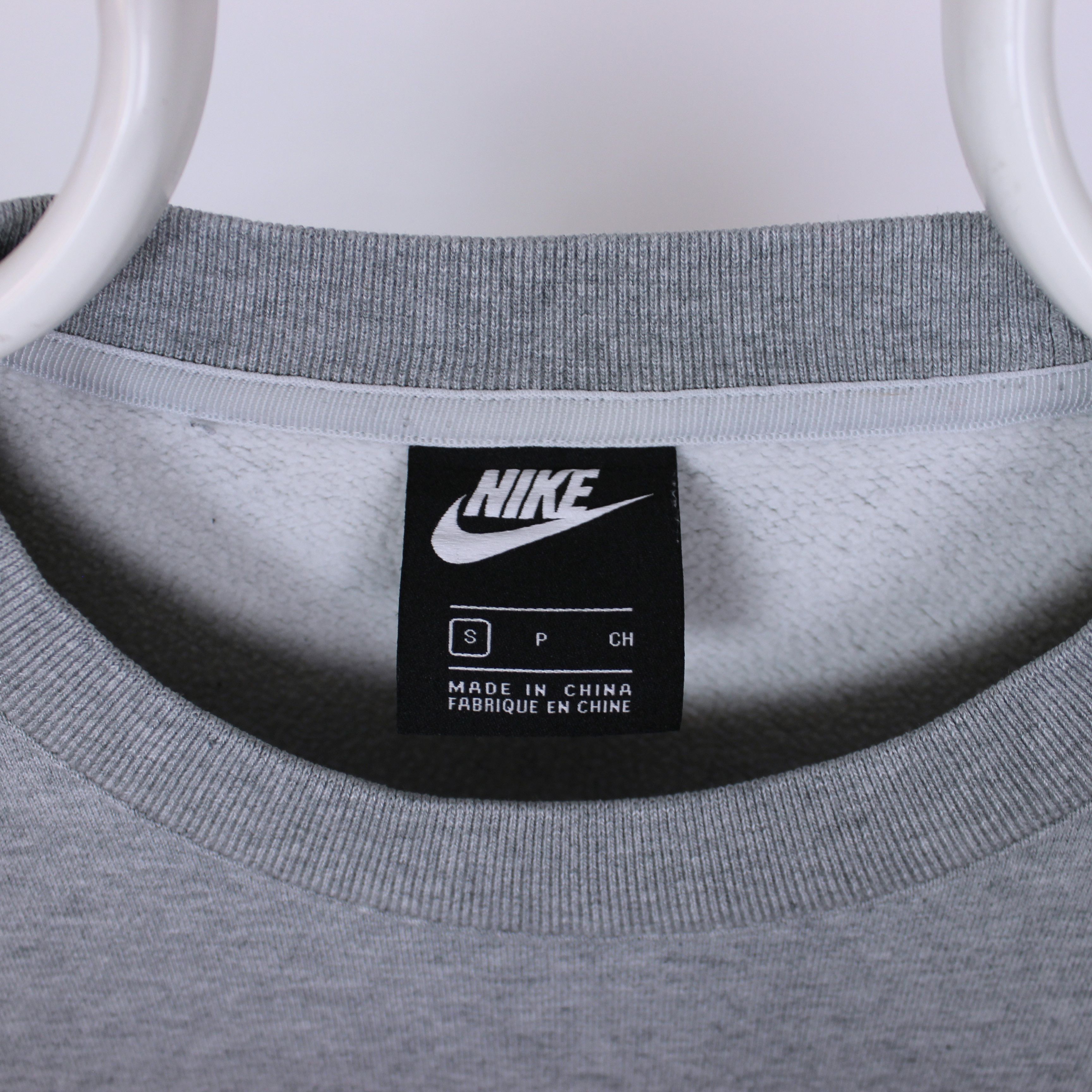 Nike Nike Logo Embroidered Round Neck Pullover light grey CD041 Size US S / EU 44-46 / 1 - 3 Thumbnail