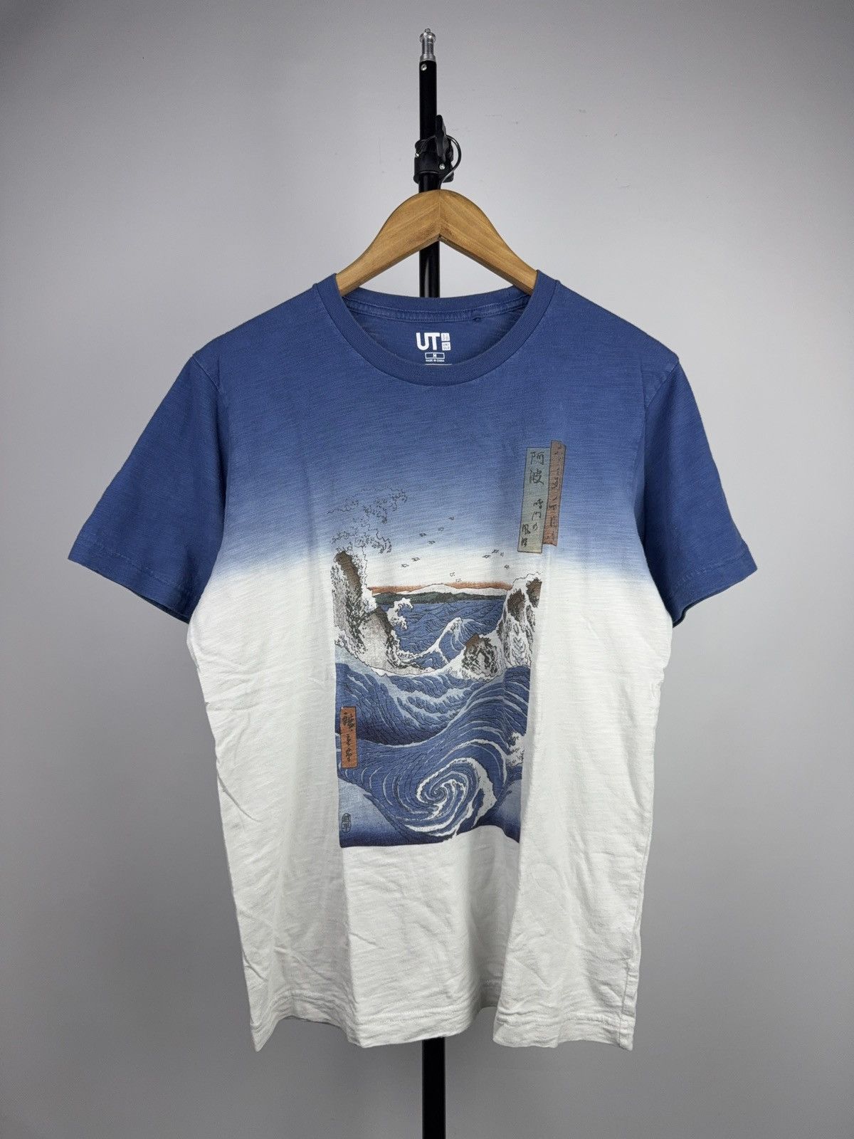 Uniqlo Japanese 00s Uniqlo UT Hokusai Wave Art T-Shirt MFA Boston Size US M / EU 48-50 / 2 - 1 Thumbnail