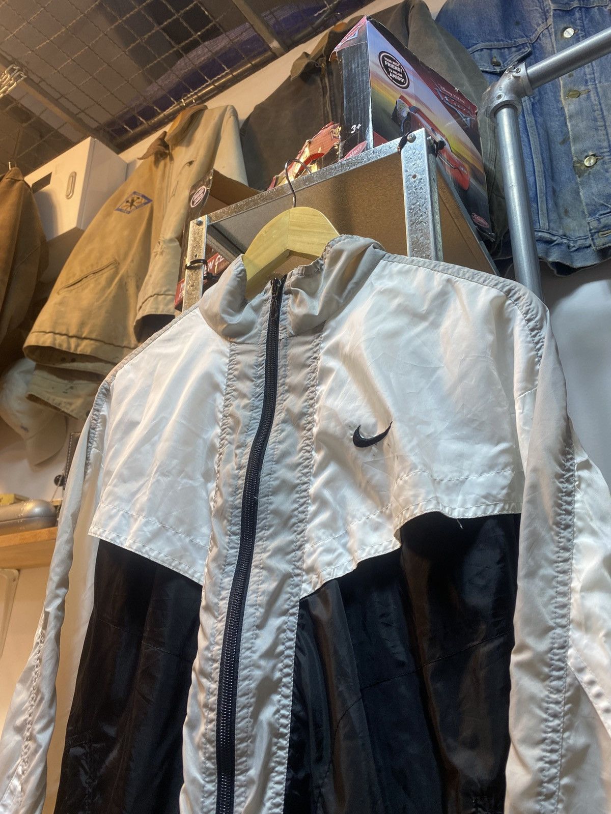 Nike Vintage Nike Swoosh Windbreaker Jacket Size US L / EU 52-54 / 3 - 2 Thumbnail