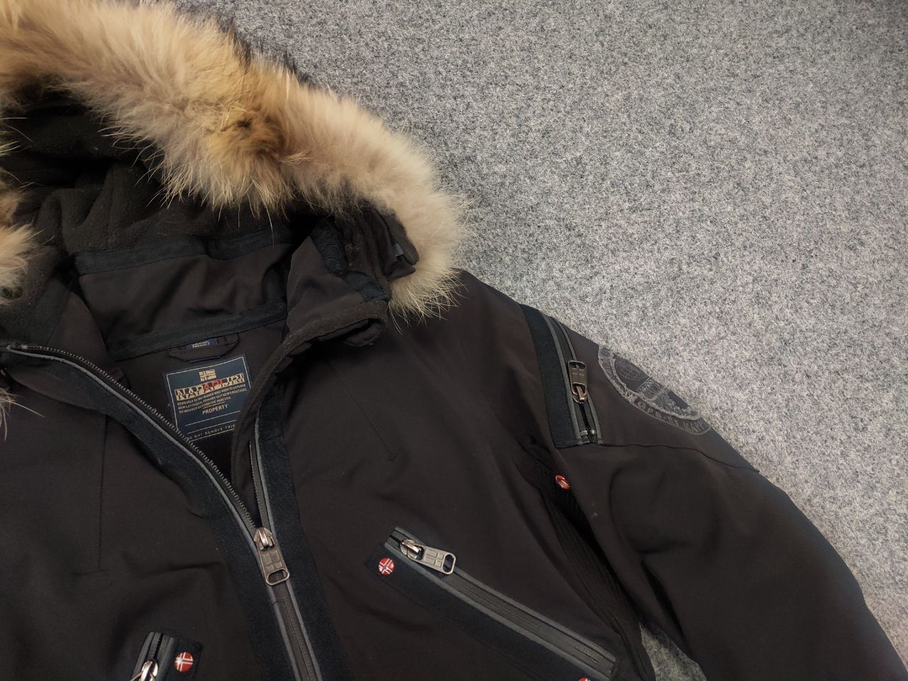 Napapijri Napapijri taped seams Expedition Seams Ski Winter Fur Jacket Size XS / US 0-2 / IT 36-38 - 4 Thumbnail
