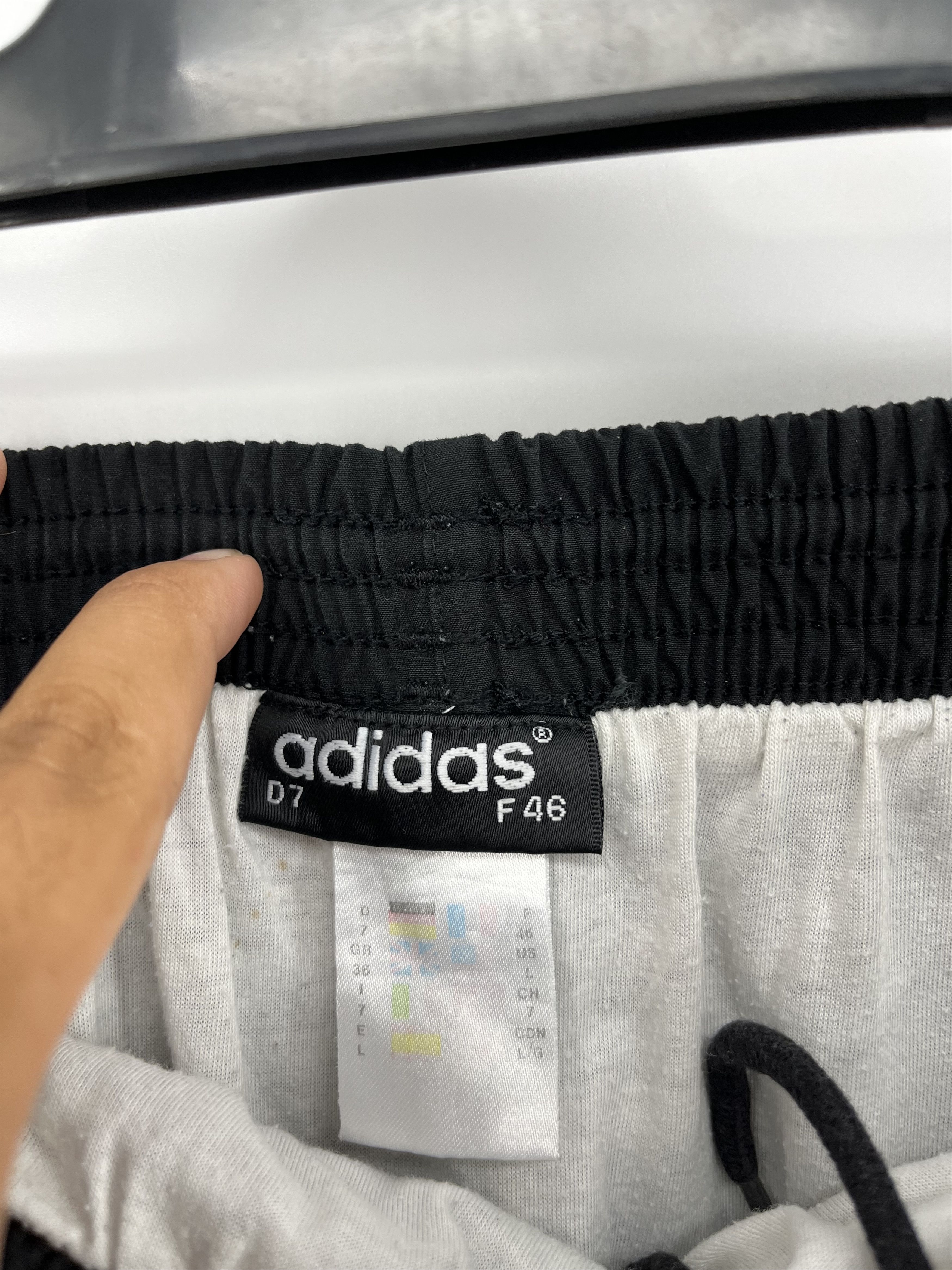 Adidas 90s Vintage Adidas Black Nylon Logo Shorts Travis Style Size US 34 / EU 50 - 9 Thumbnail