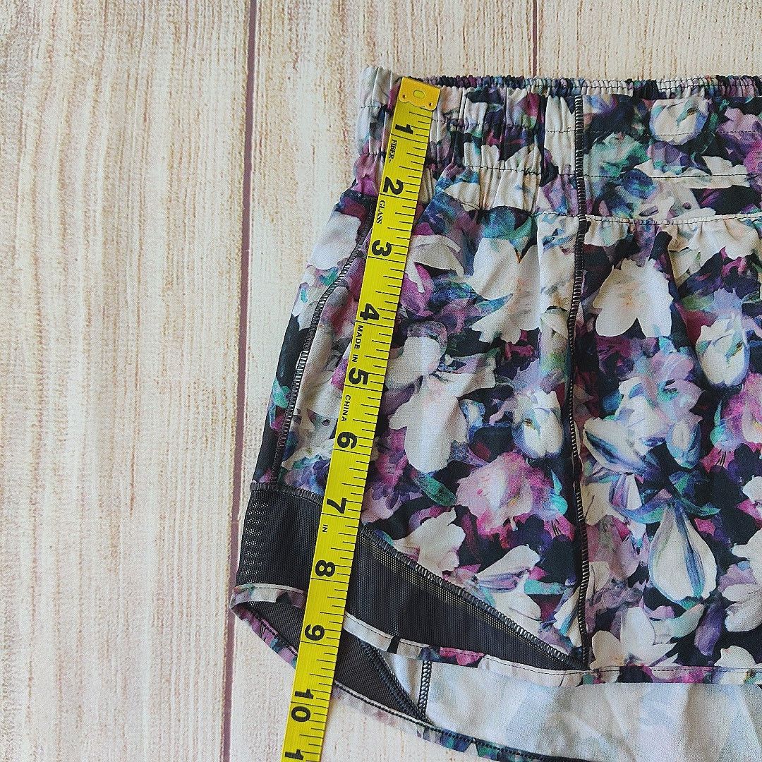 Lululemon Hotty Hot Short II *2.5" Utopia Multi / Deep Phantom sz 10 Size 32" / US 10 / IT 46 - 7 Thumbnail