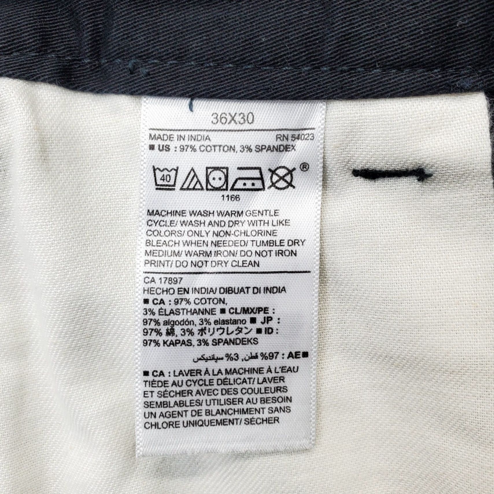 Old Navy Old Navy Chino Pants Mens Size 36/30 Black Casual Pants Men 36/30 Cotton Flat Front Pockets Button Front Size US 36 / EU 52 - 7 Thumbnail