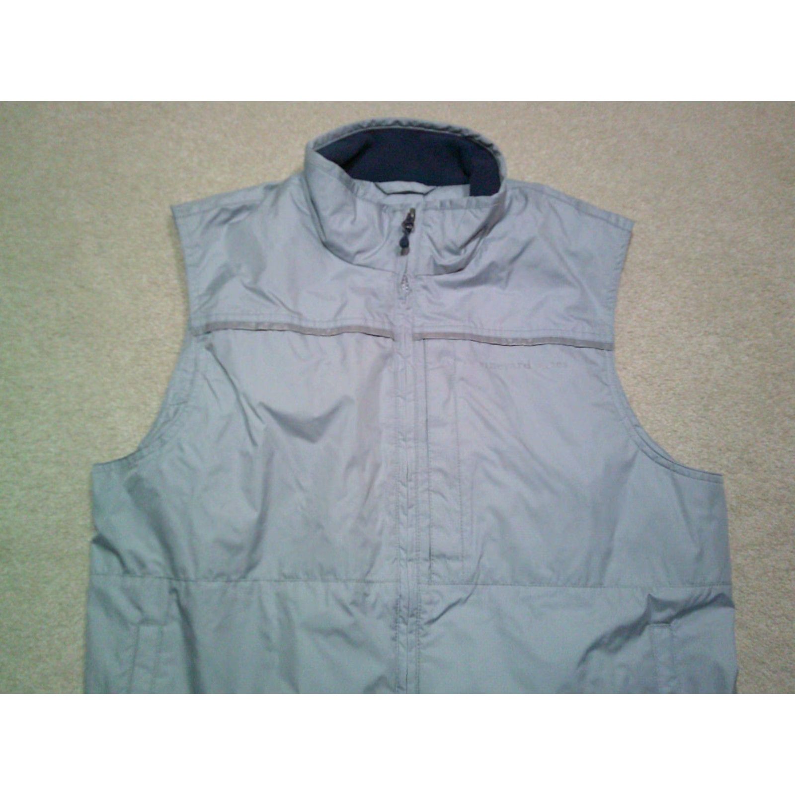 Vineyard Vines Vineyard Vines Performance Full Zip Vest Mens M Gray Reflective Windbreaker Category: Vest Size US M / EU 48-50 / 2 - 3 Thumbnail