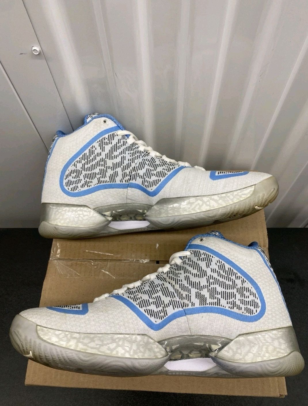Jordan Brand Nike Air Jordan Retro 29 Pantone 717796108 Size 11 Men Size US 11 / EU 44 - 3 Thumbnail