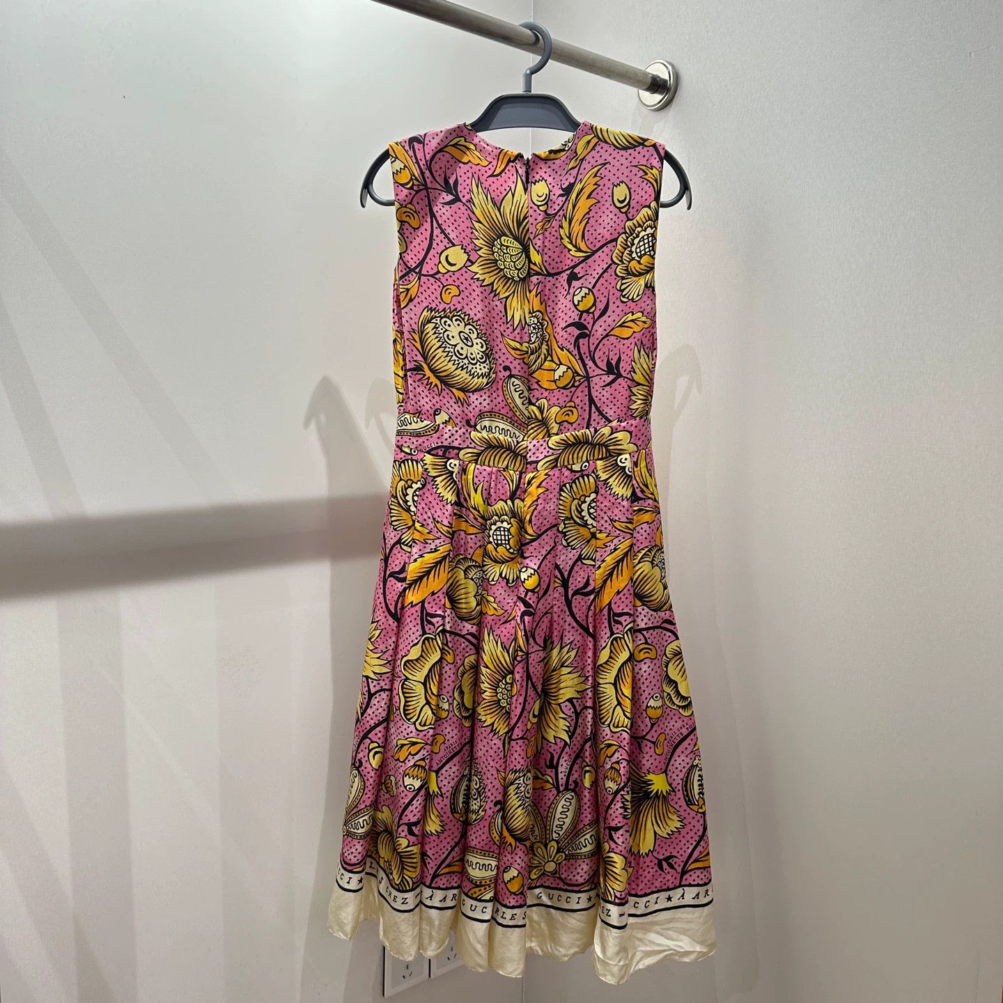 Gucci Gucci floral polka dot silk dress apr131 size 40 Size S / US 4 / IT 40 - 2 Thumbnail